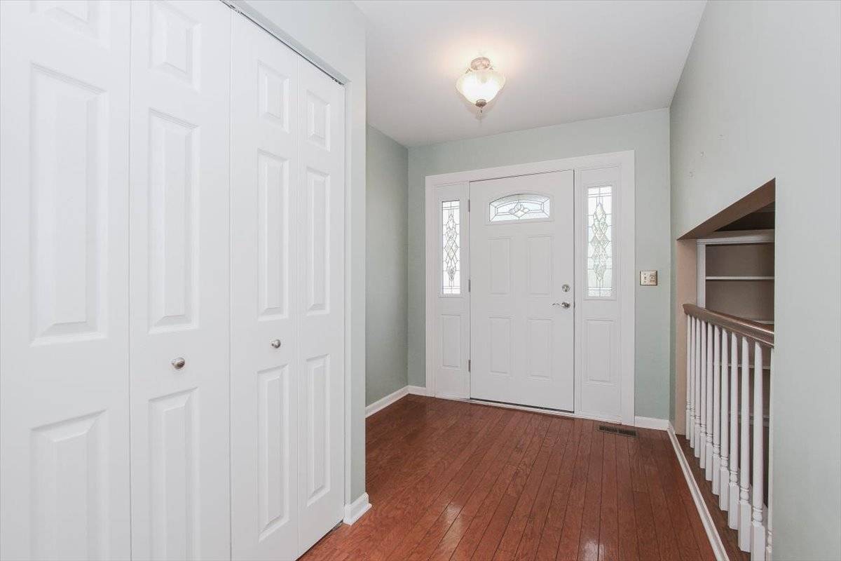 249 Langton LN, Bloomingdale, IL 60108