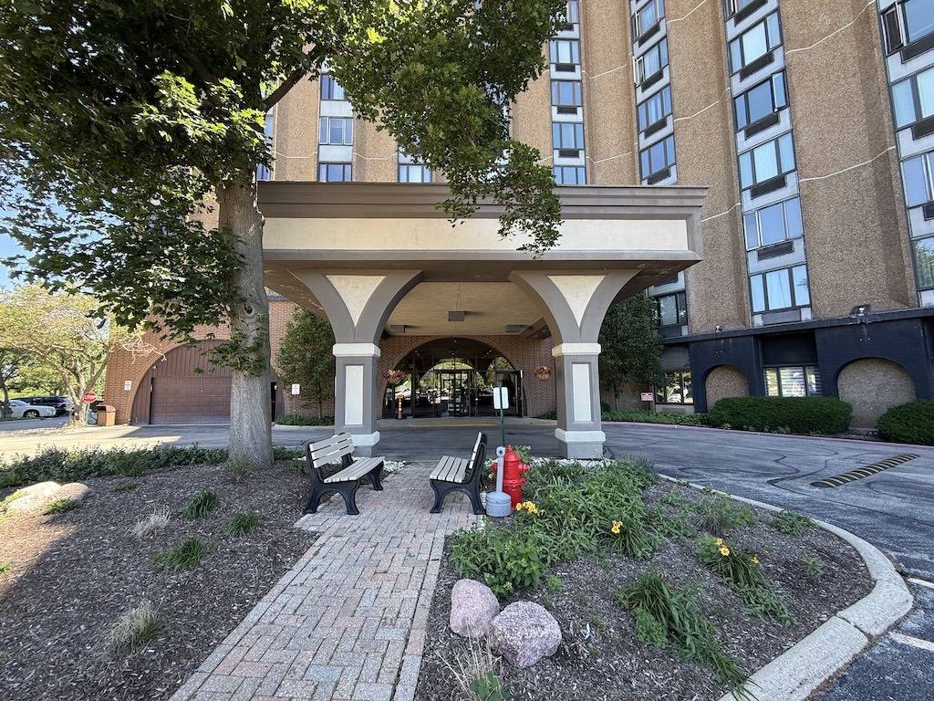 1 Renaissance PL #505, Palatine, IL 60067