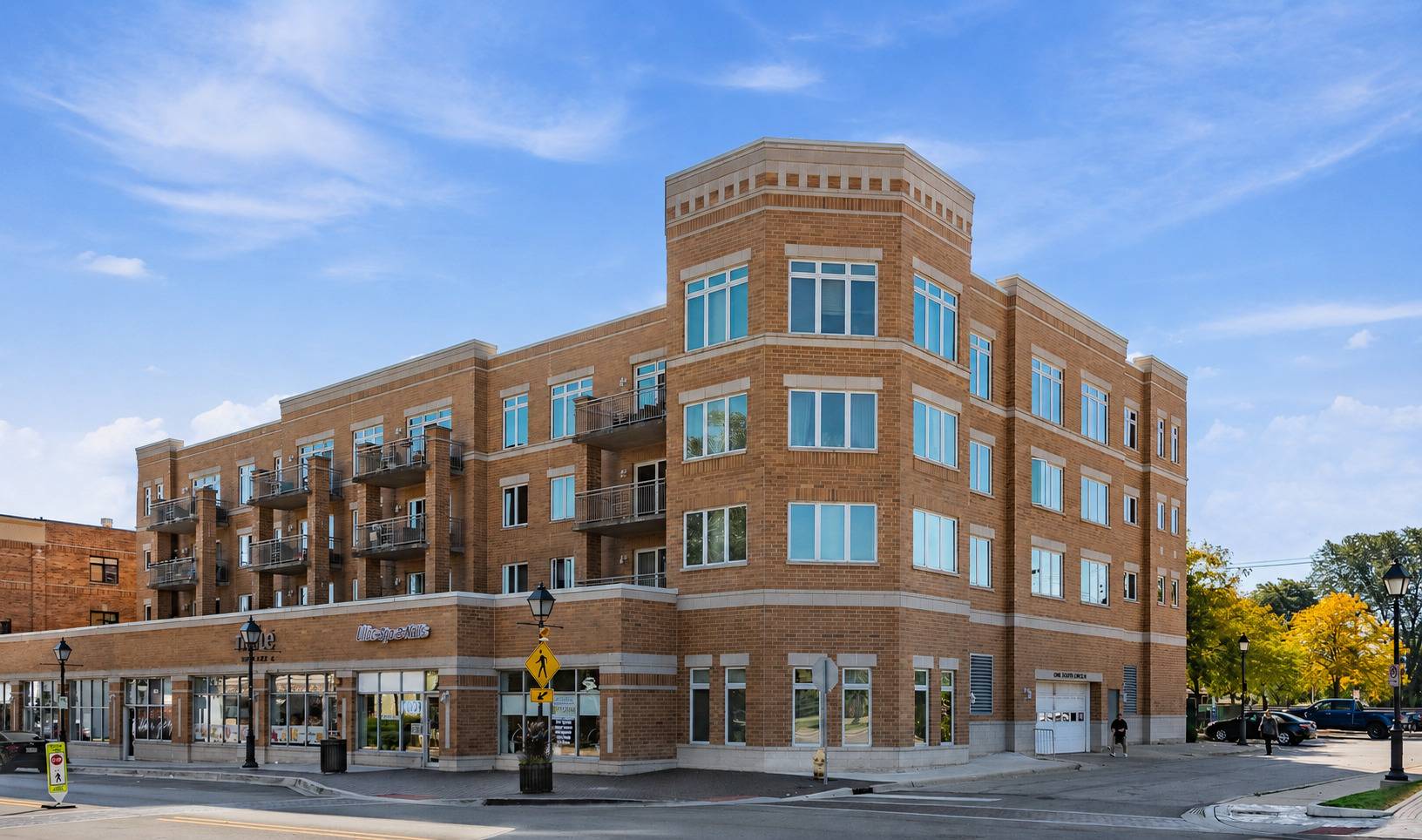 1 S Lincoln AVE #203, Lombard, IL 60148