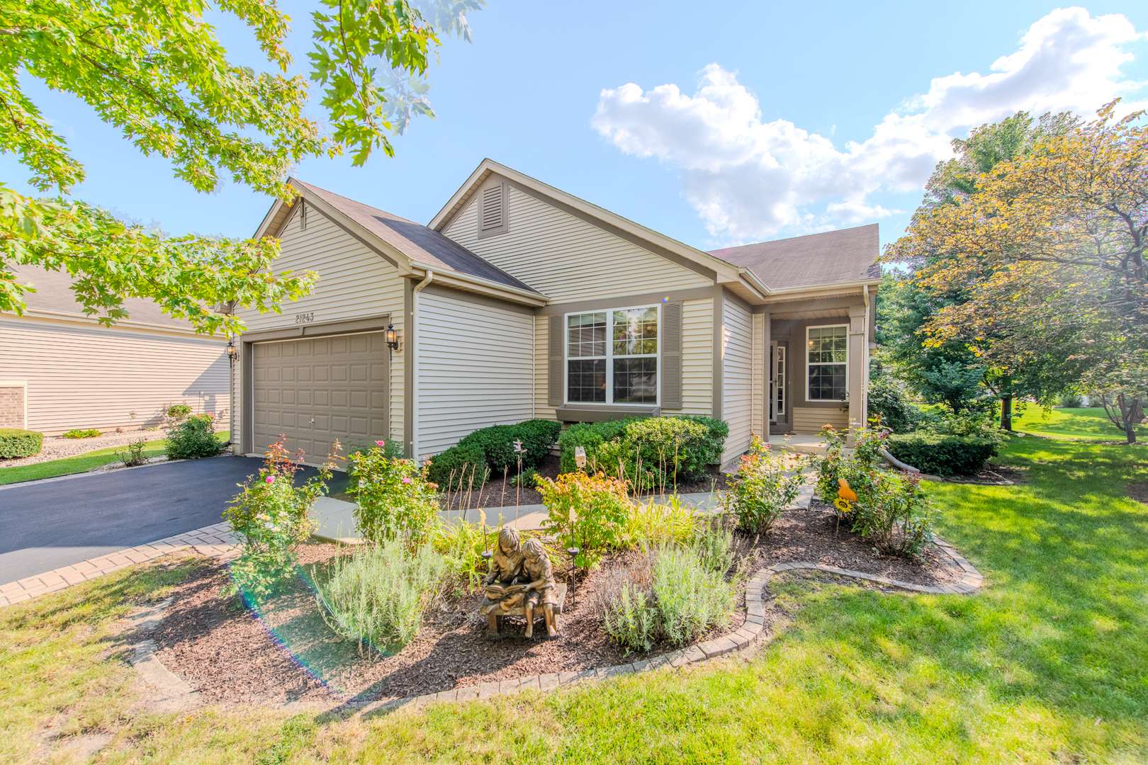 21243 Lily Lake LN, Crest Hill, IL 60403