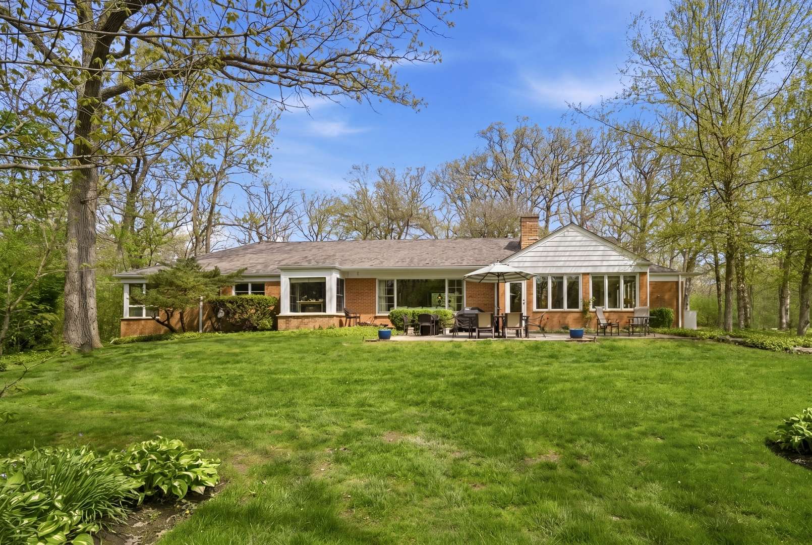 880 Hiawatha LN, Riverwoods, IL 60015