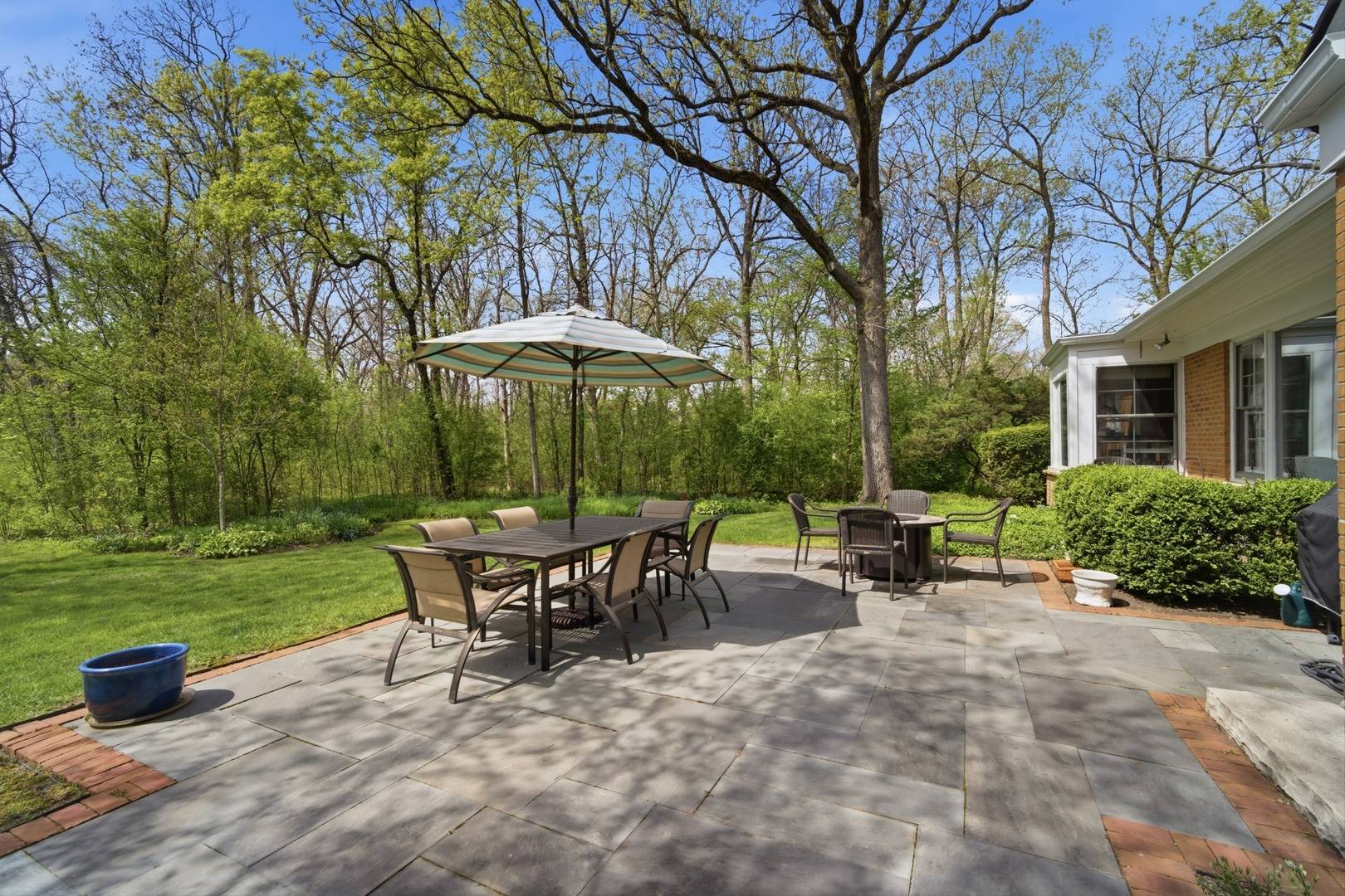 880 Hiawatha LN, Riverwoods, IL 60015
