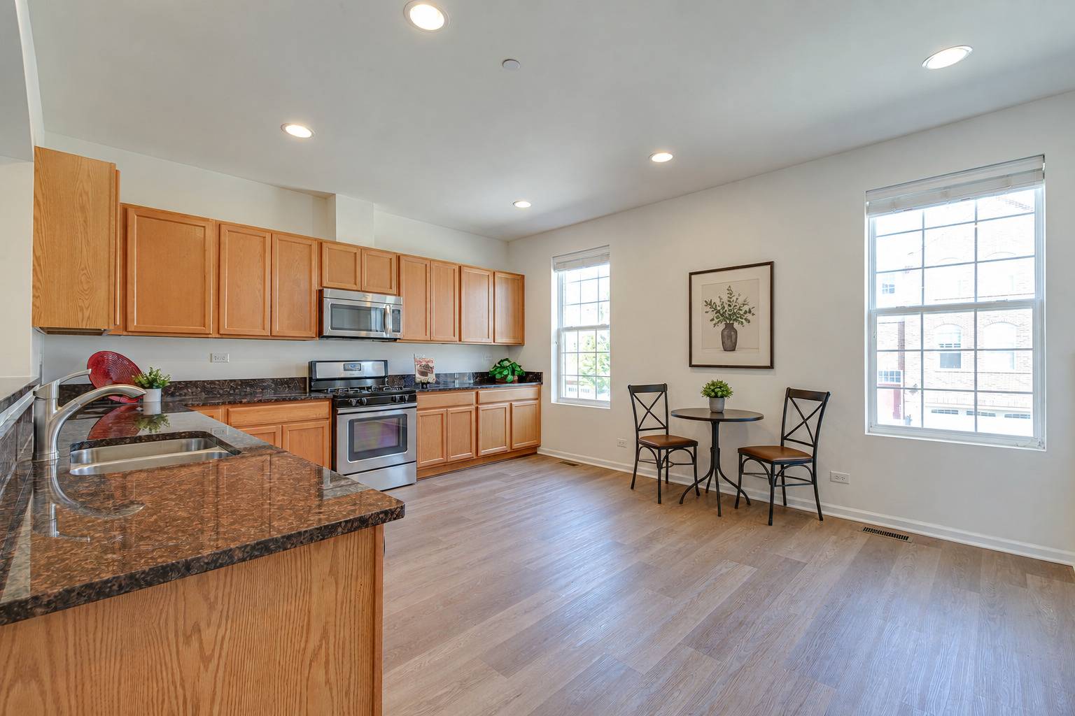 29 Neri DR, Schaumburg, IL 60194