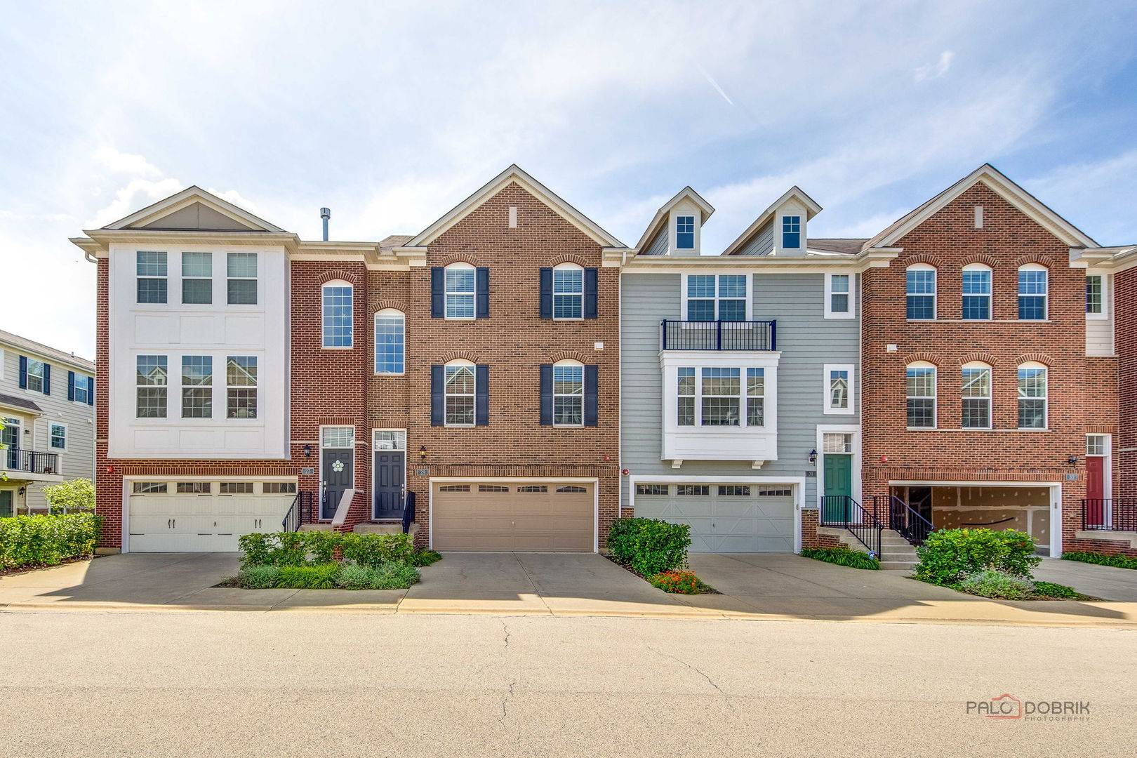 29 Neri DR, Schaumburg, IL 60194