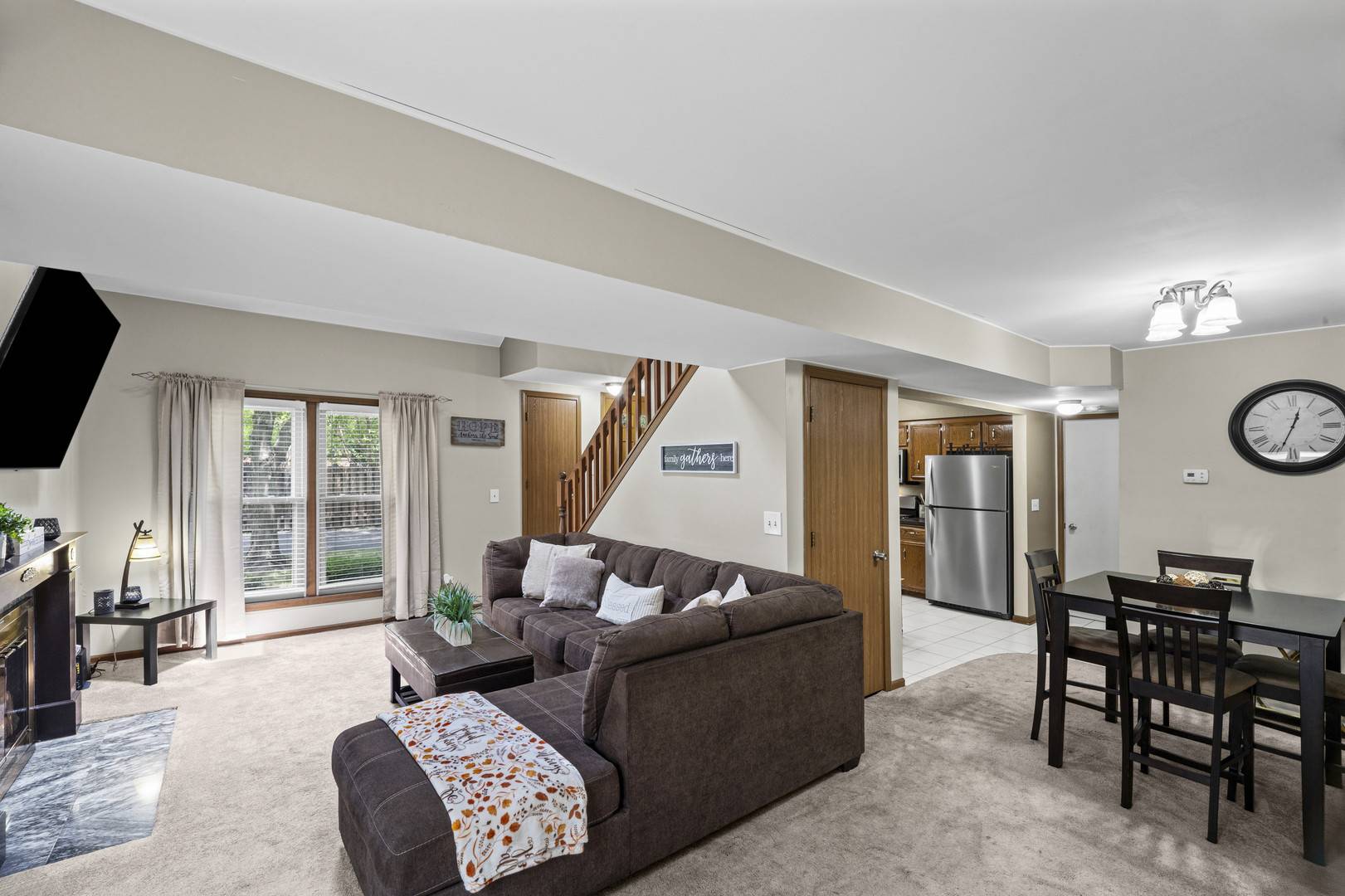 237 N Walnut ST #L, Bensenville, IL 60106