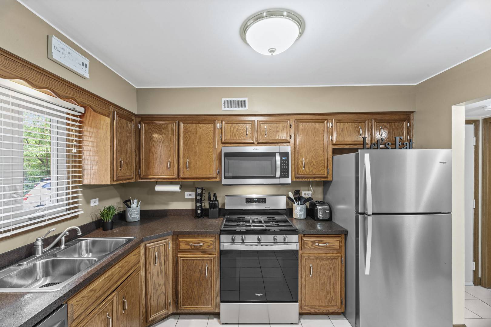 237 N Walnut ST #L, Bensenville, IL 60106