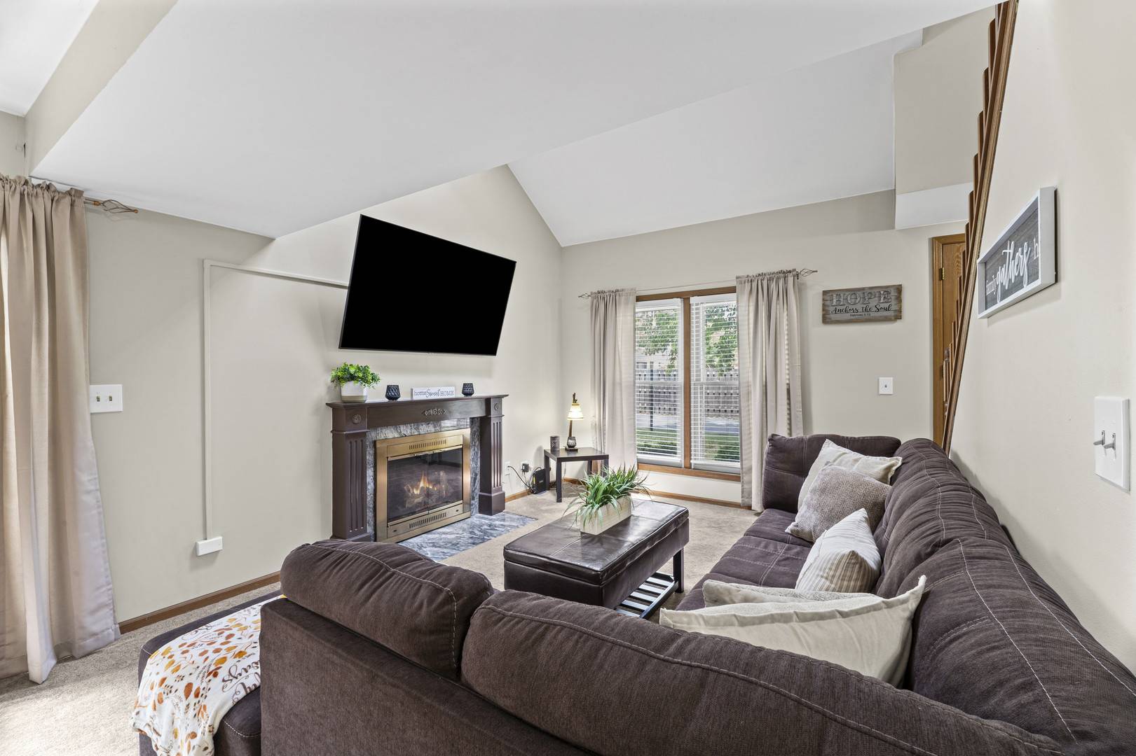 237 N Walnut ST #L, Bensenville, IL 60106