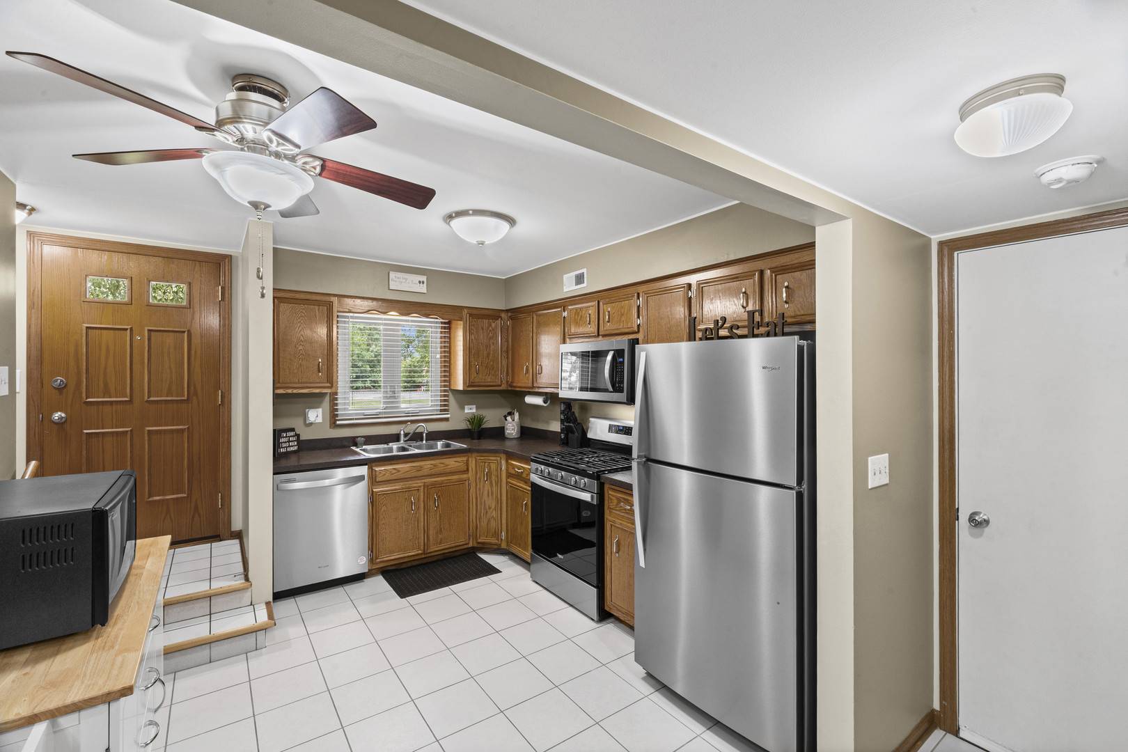 237 N Walnut ST #L, Bensenville, IL 60106