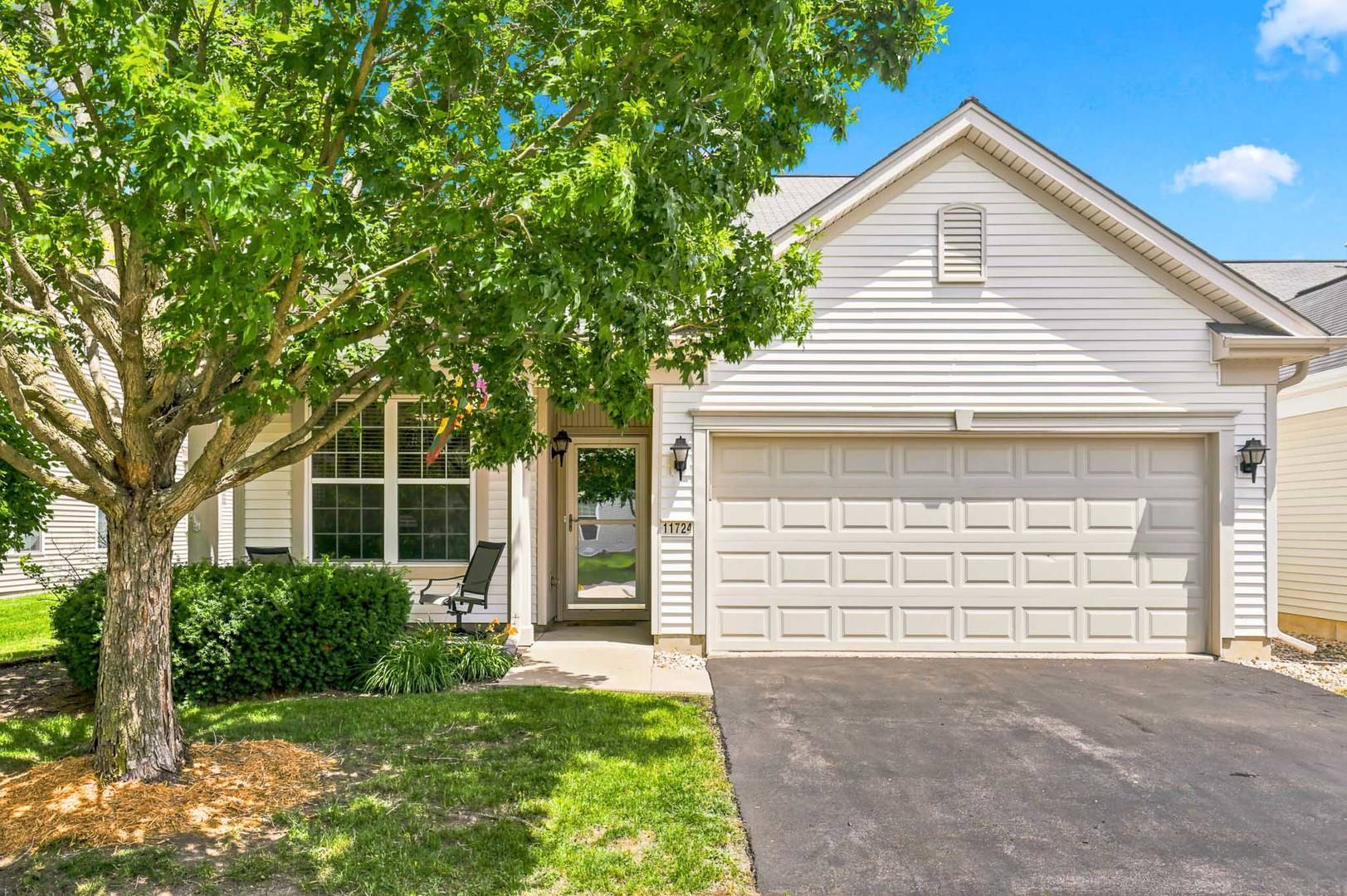 11724 Tanglewood LN, Huntley, IL 60142