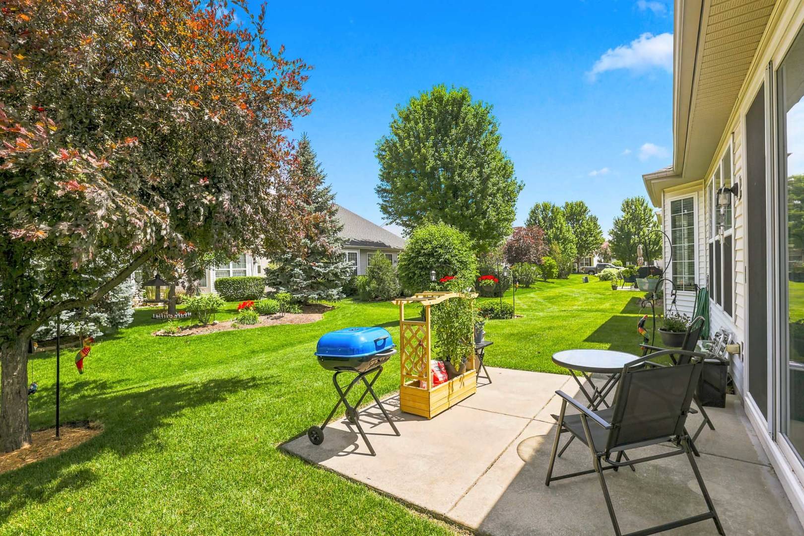 11724 Tanglewood LN, Huntley, IL 60142