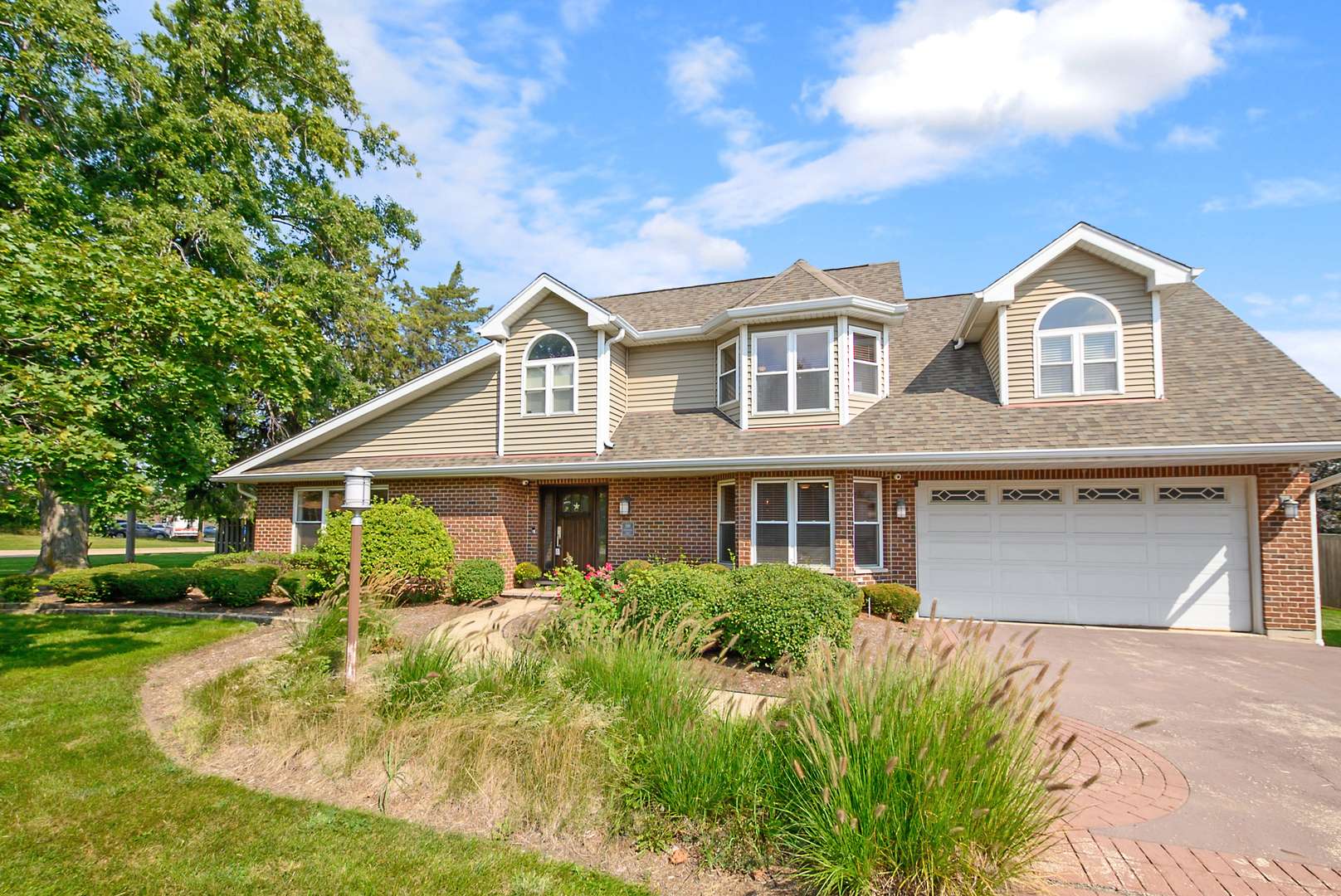 389 W Evergreen LN, Elmhurst, IL 60126