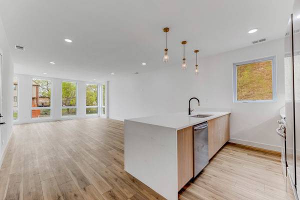437 E 42nd PL, Chicago, IL 60653