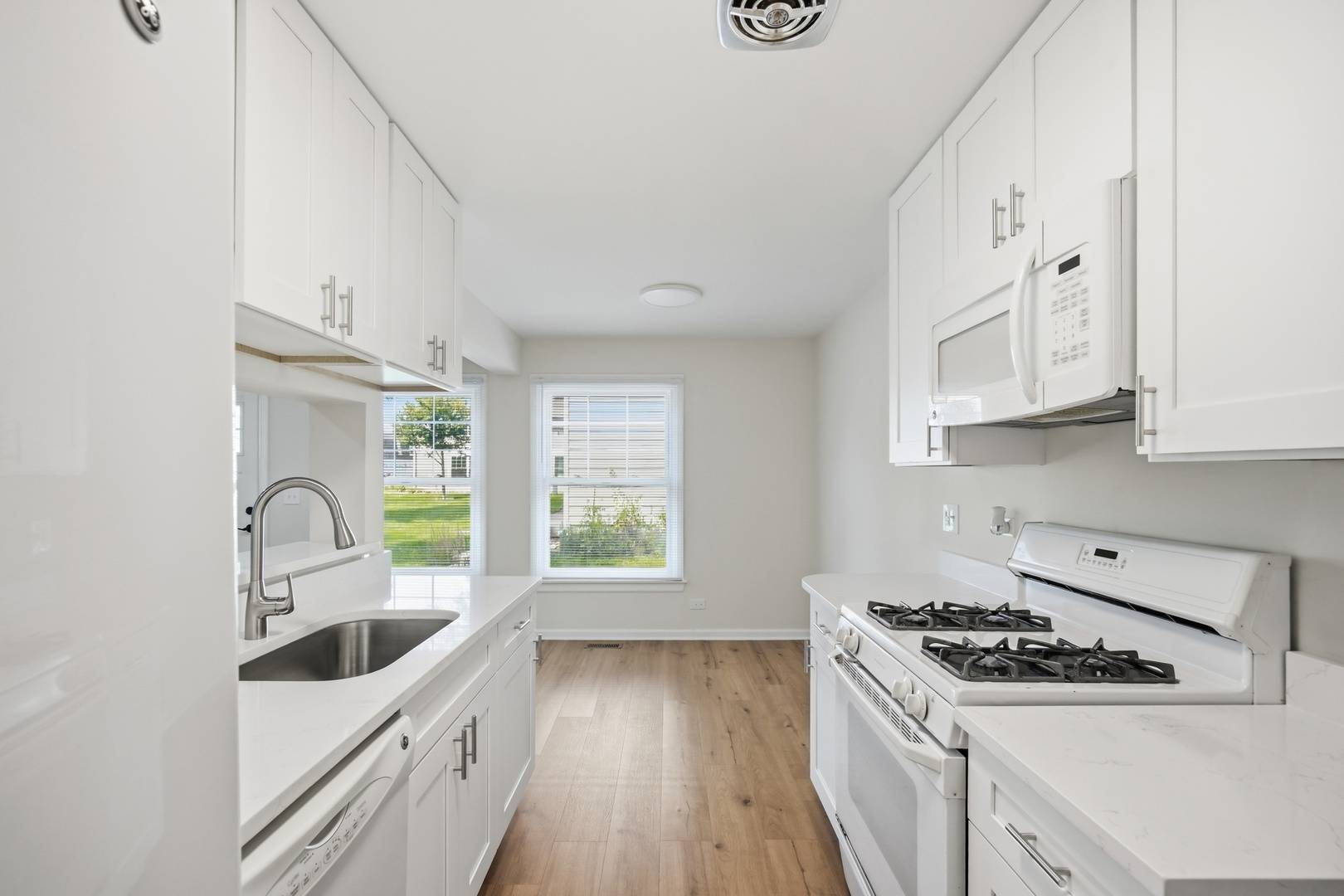 339 Farmington LN, Vernon Hills, IL 60061