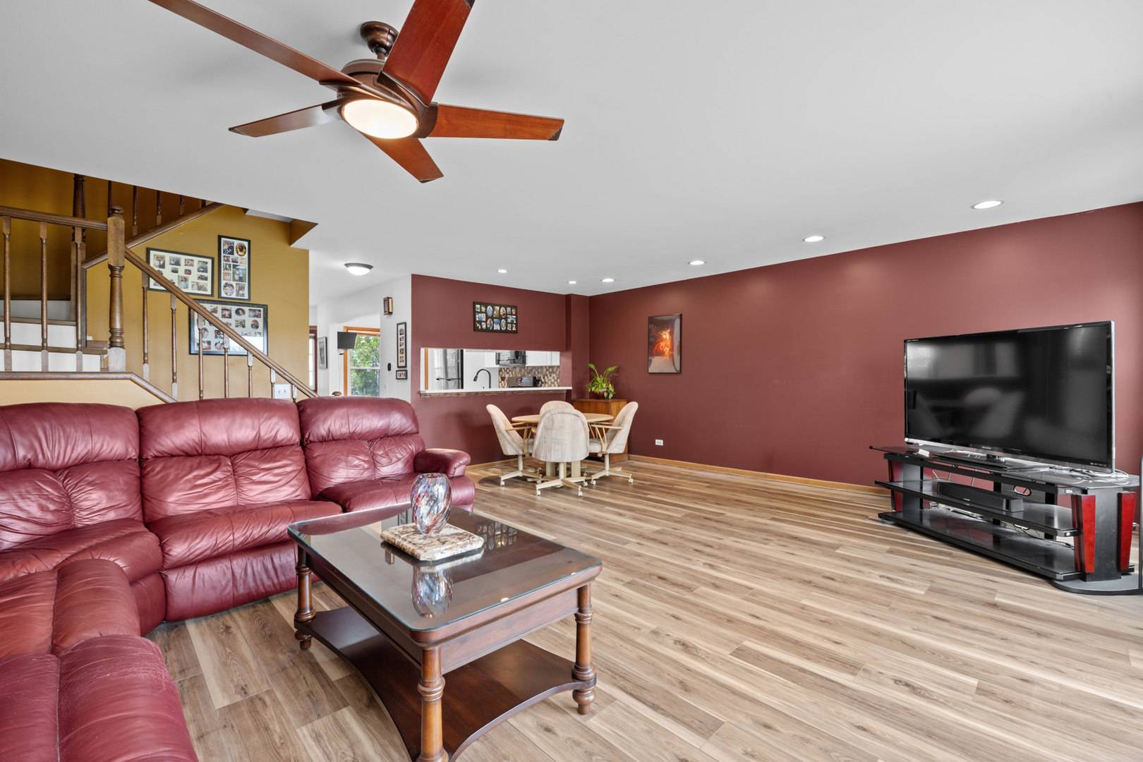1816 Vermont DR, Elk Grove Village, IL 60007