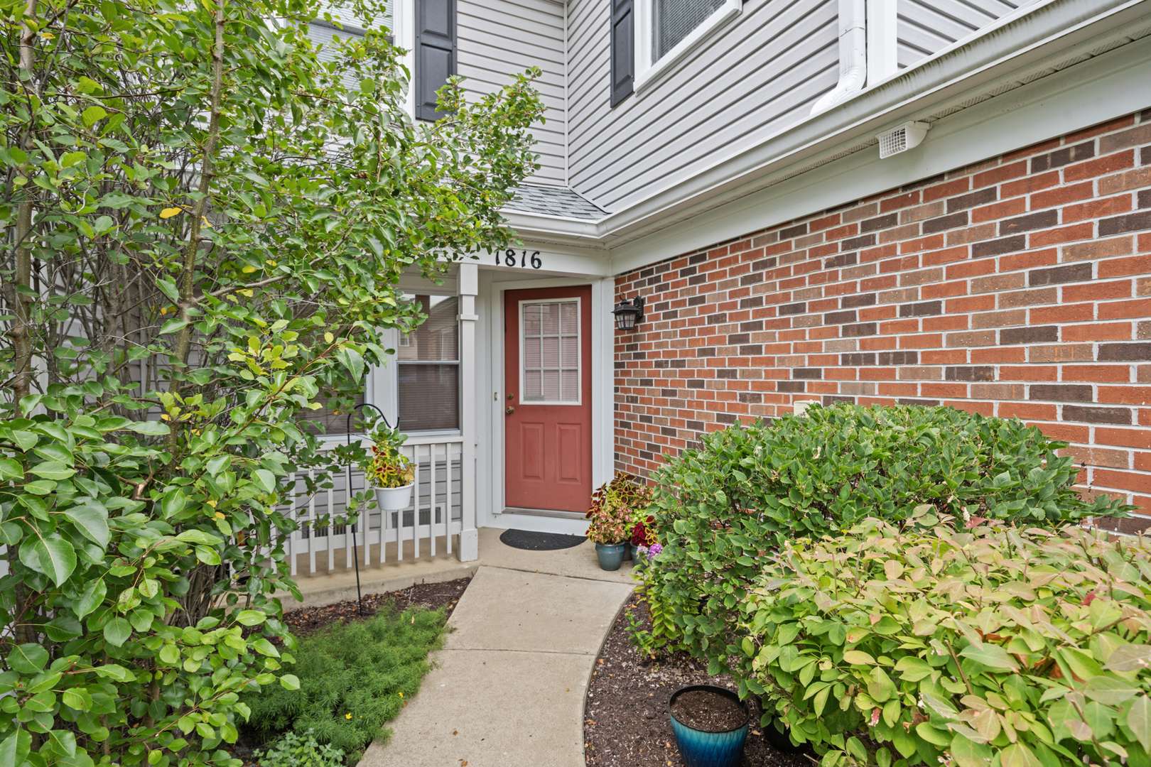 1816 Vermont DR, Elk Grove Village, IL 60007