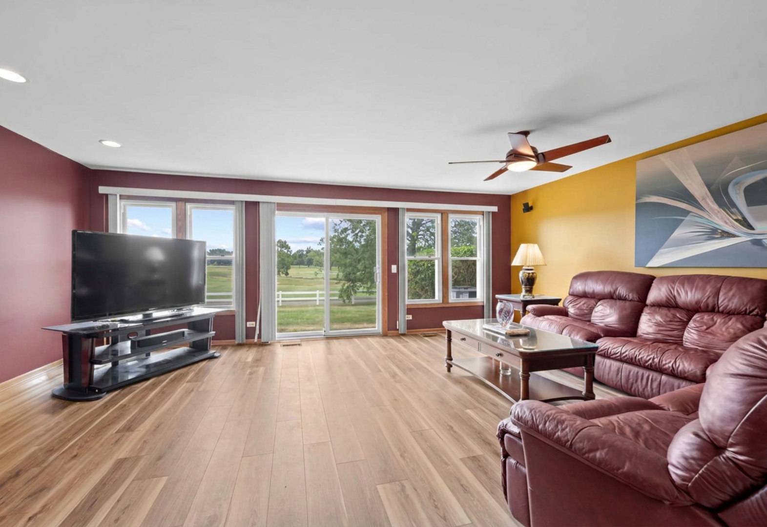 1816 Vermont DR, Elk Grove Village, IL 60007