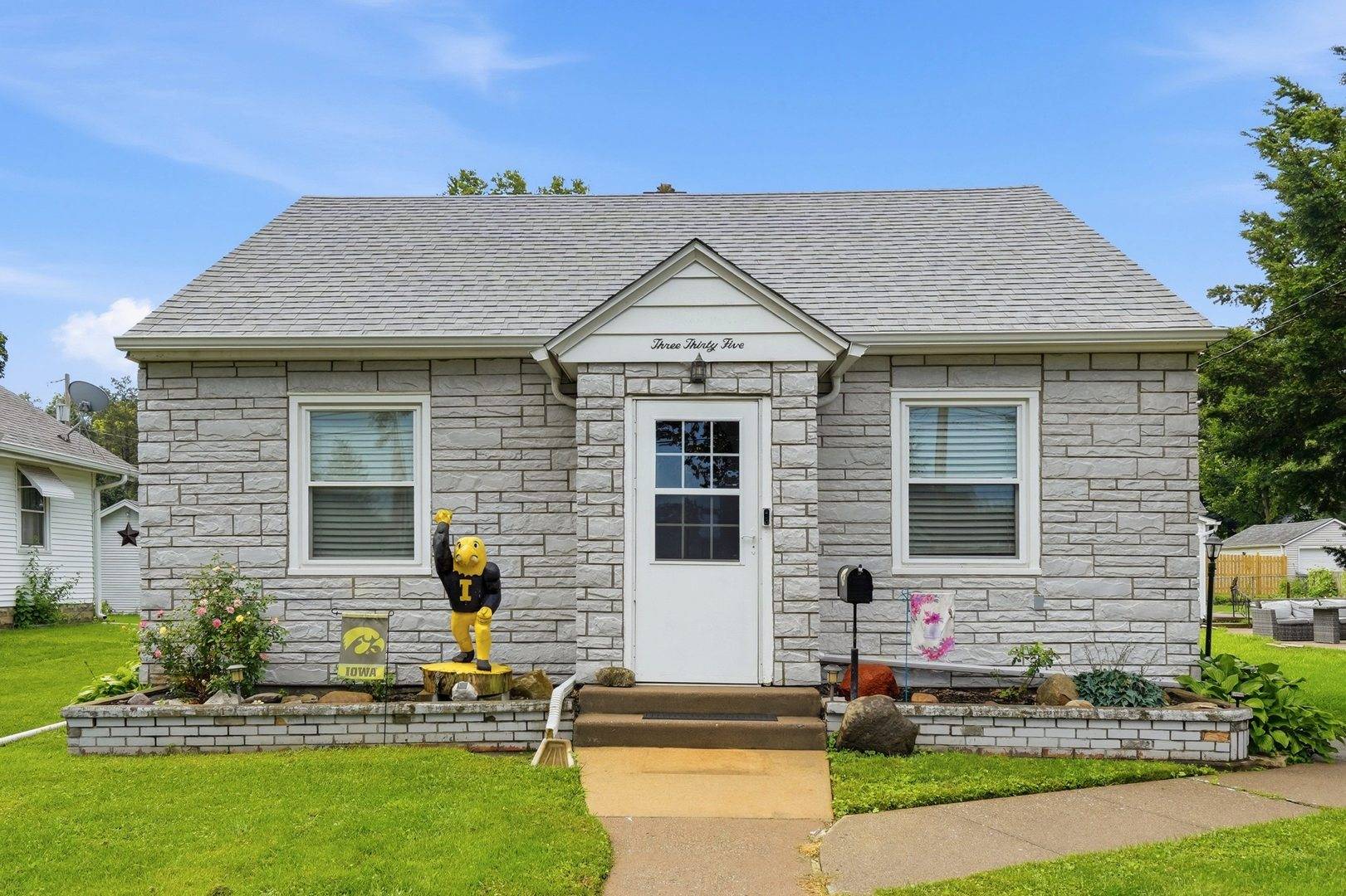 335 W 30th ST, Davenport, IA 52803