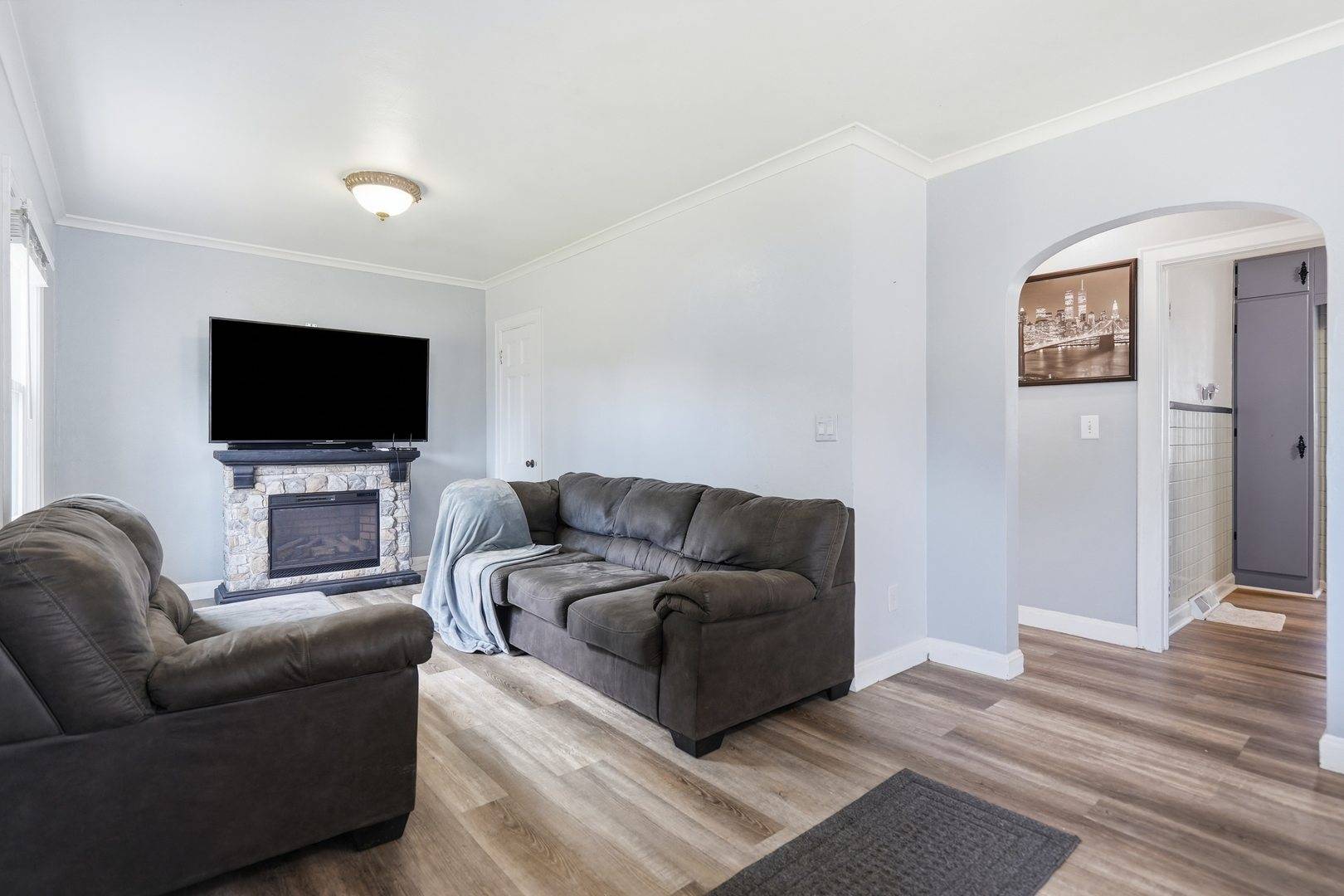 335 W 30th ST, Davenport, IA 52803
