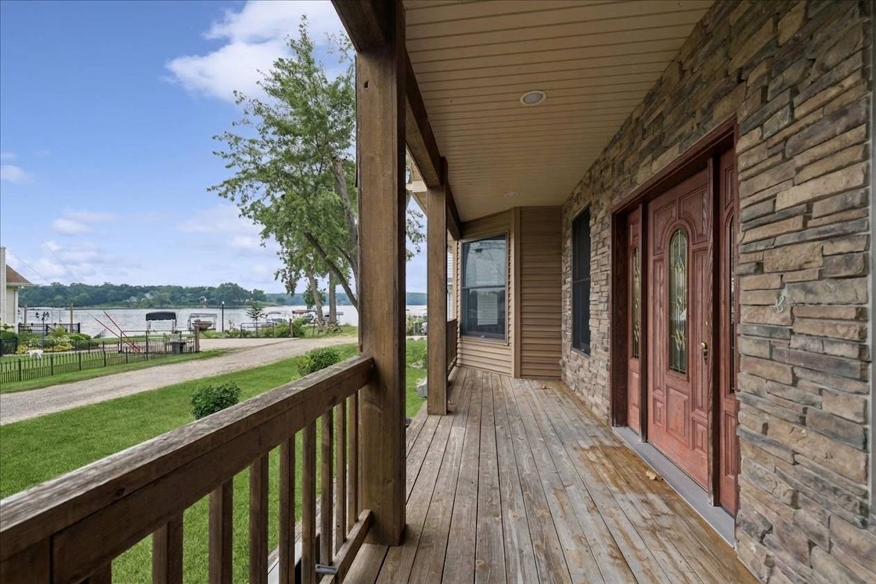 4130 Dutch Mill LN, Delavan, WI 53115