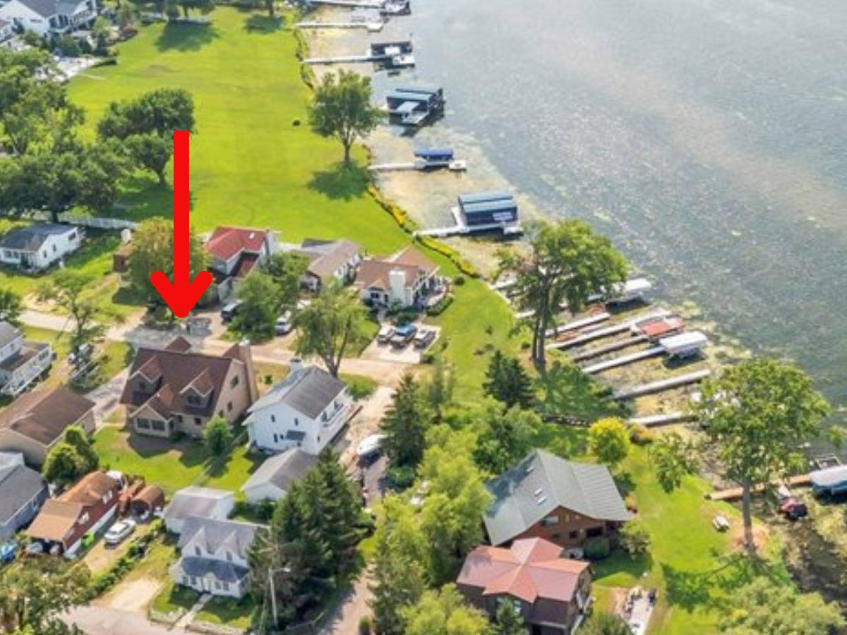4130 Dutch Mill LN, Delavan, WI 53115
