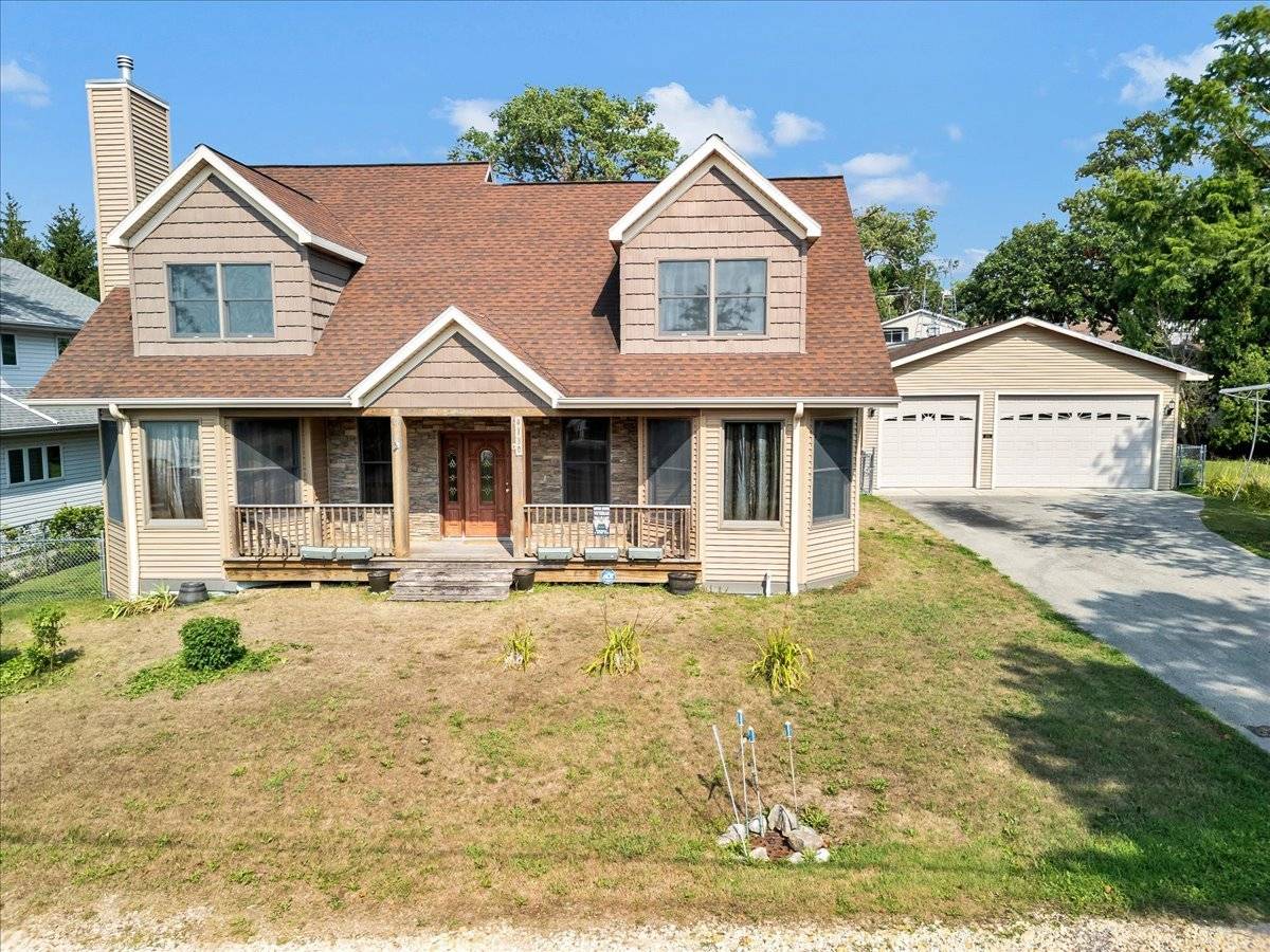 4130 Dutch Mill LN, Delavan, WI 53115