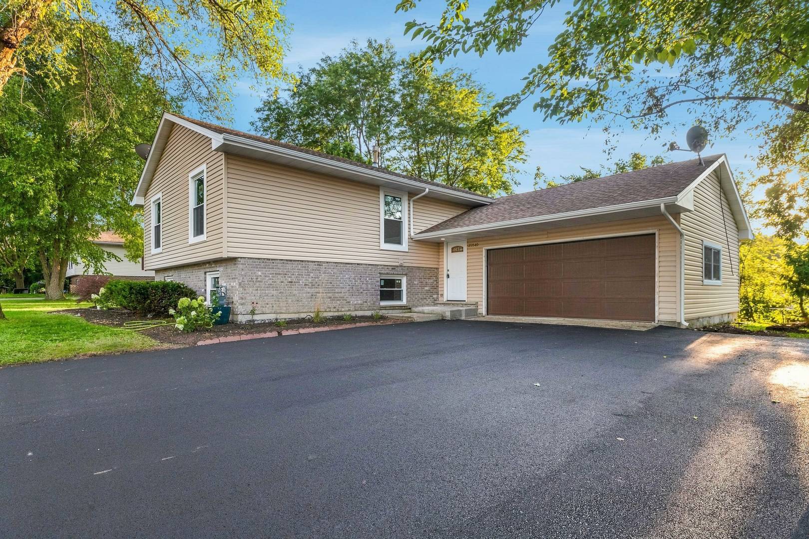 23540 N Echo Lake RD, Lake Zurich, IL 60047