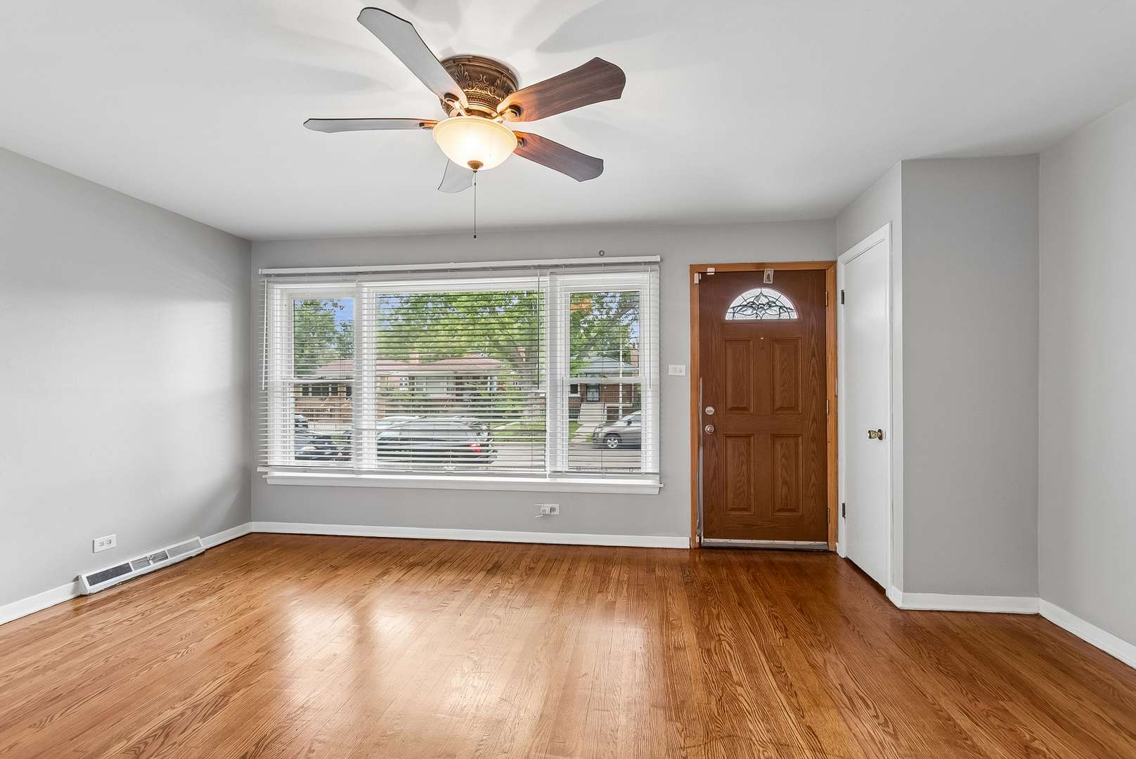 6534 S Bell AVE, Chicago, IL 60636