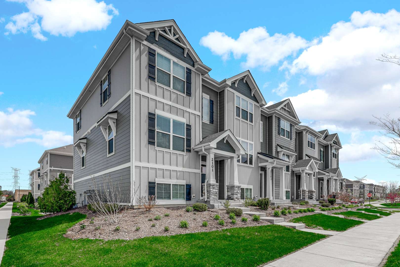 2101 Yellowstone BLVD, Mundelein, IL 60060