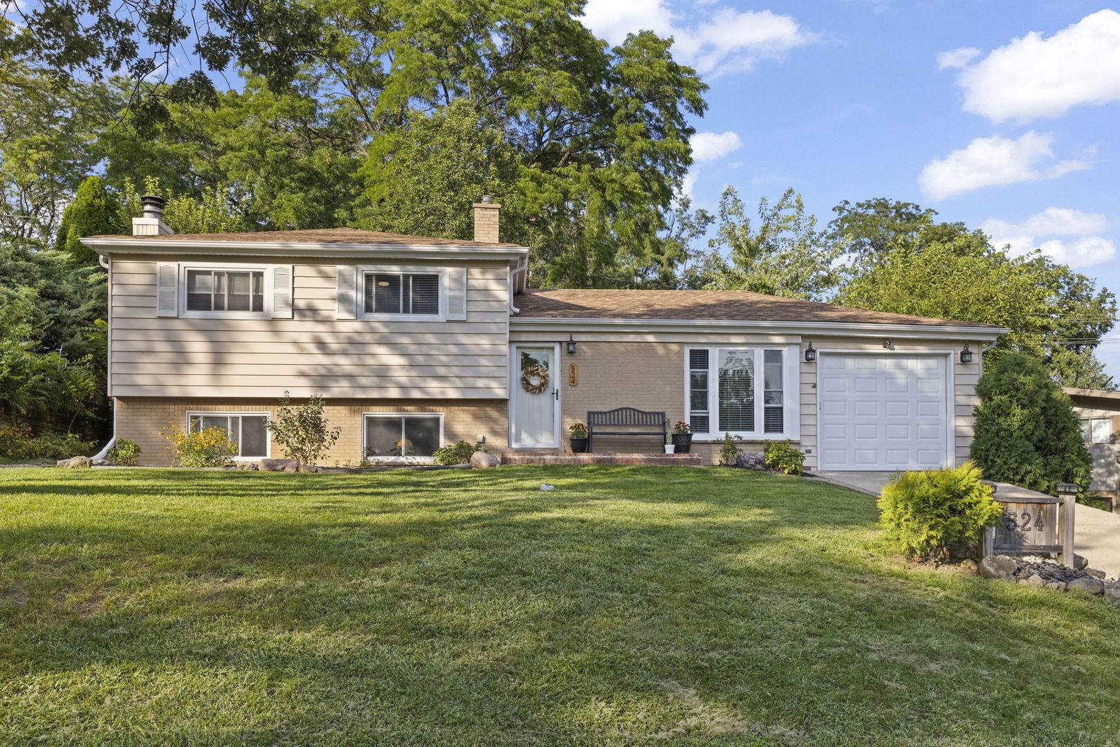 22W524 Birchwood DR, Glen Ellyn, IL 60137