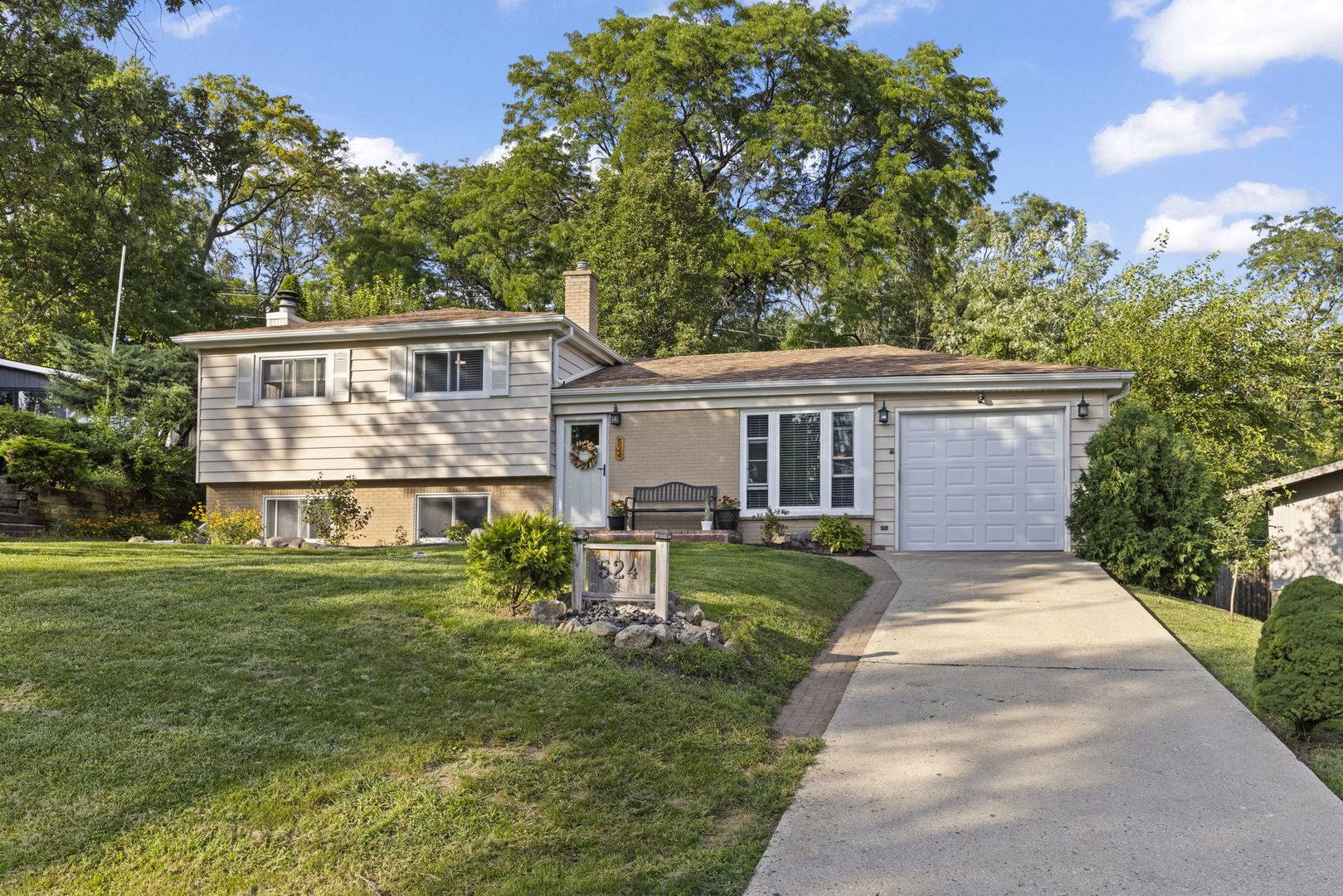 22W524 Birchwood DR, Glen Ellyn, IL 60137