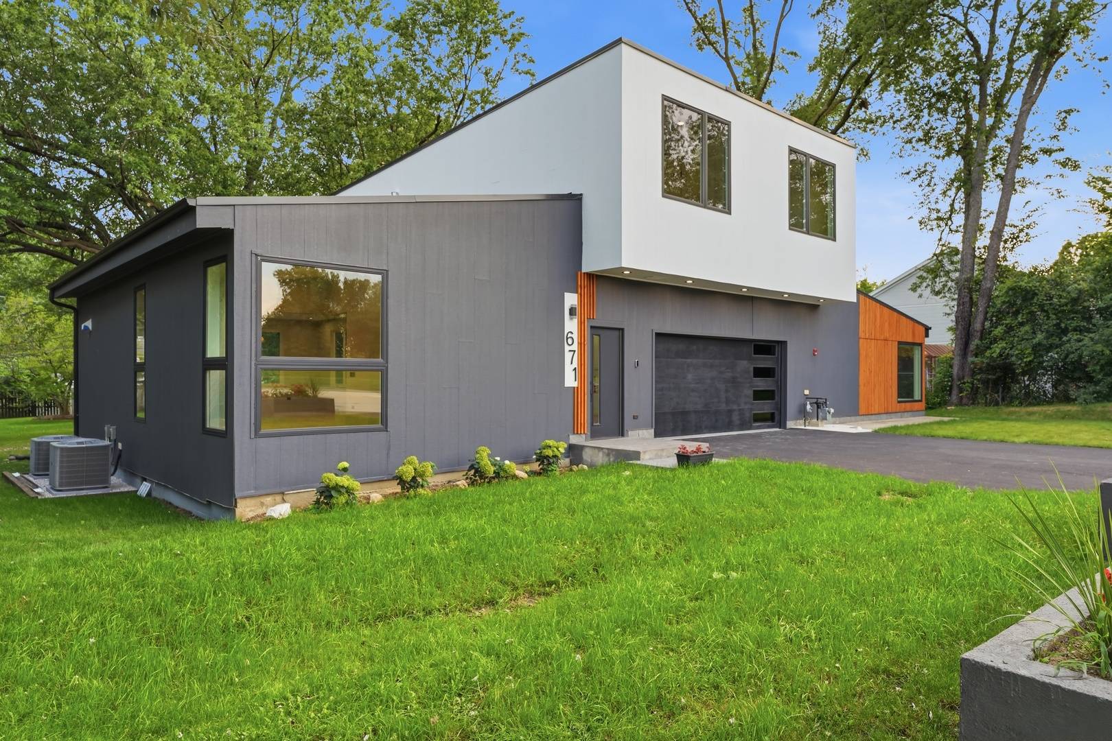 671 W Lake Cook RD, Palatine, IL 60074