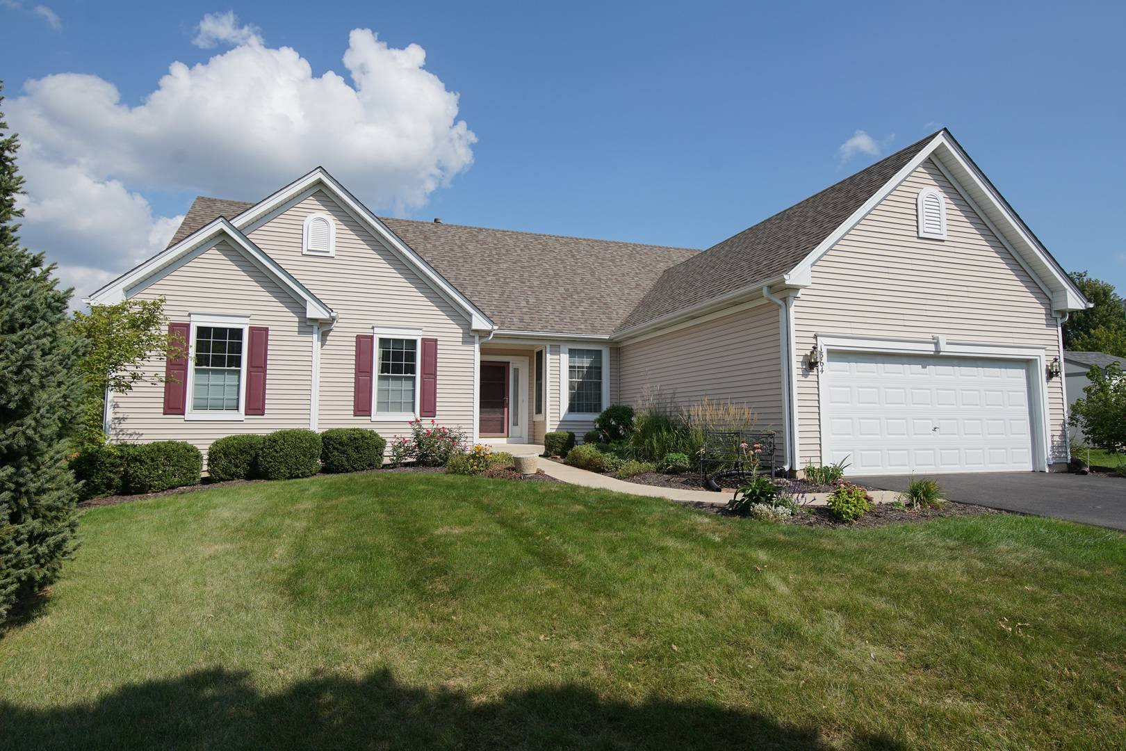 1364 Sycamore LN, Montgomery, IL 60538