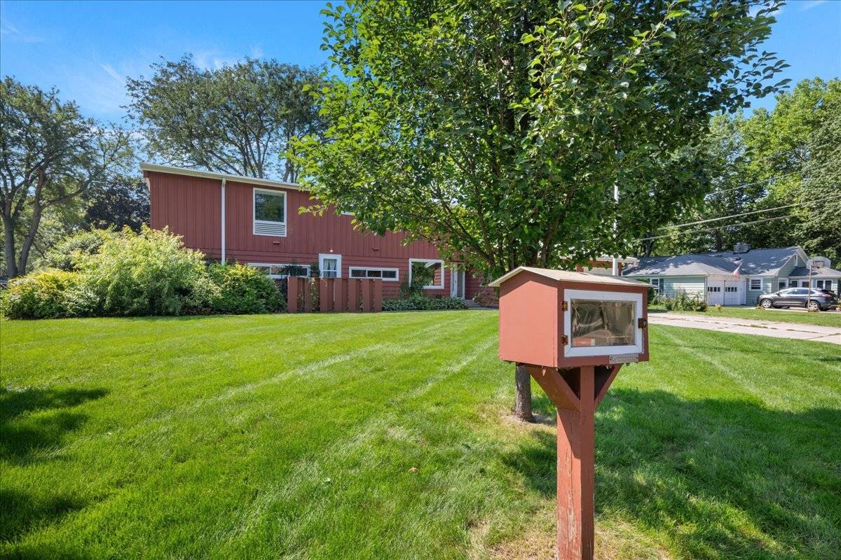 303 Central AVE, Aurora, IL 60506