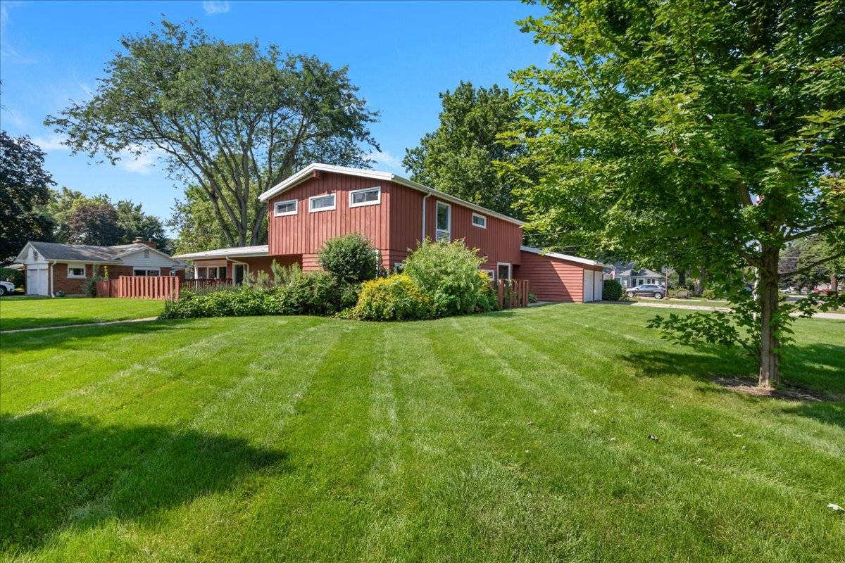 303 Central AVE, Aurora, IL 60506