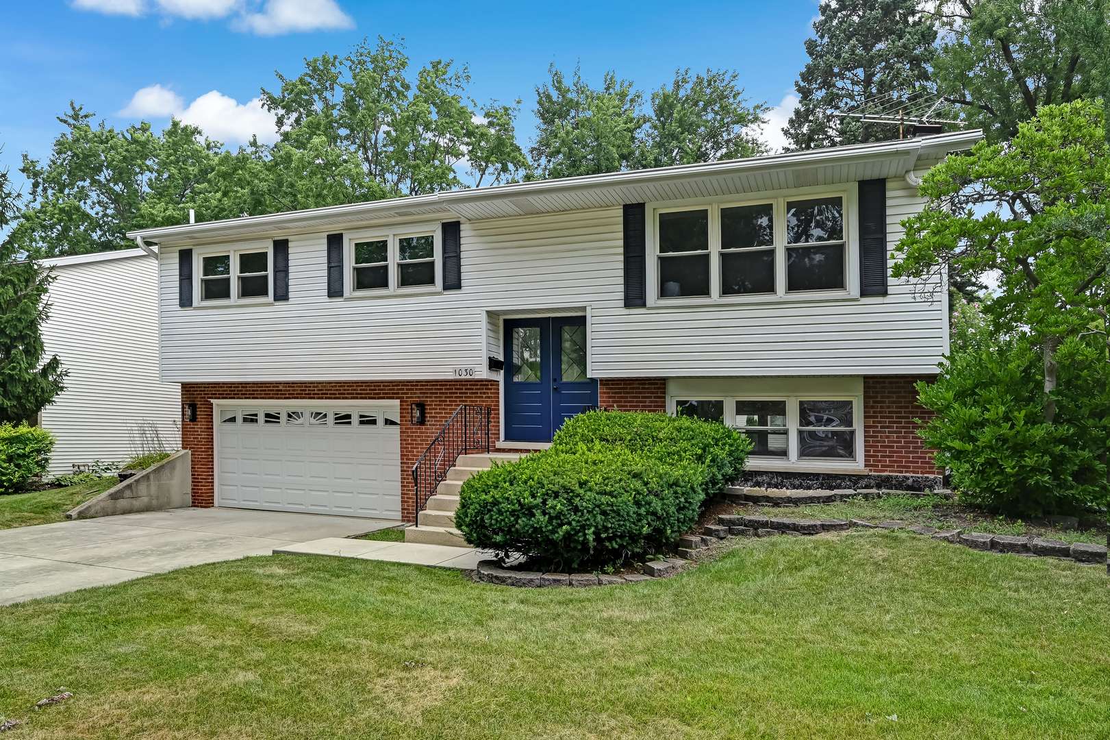 1030 71st ST, Darien, IL 60561