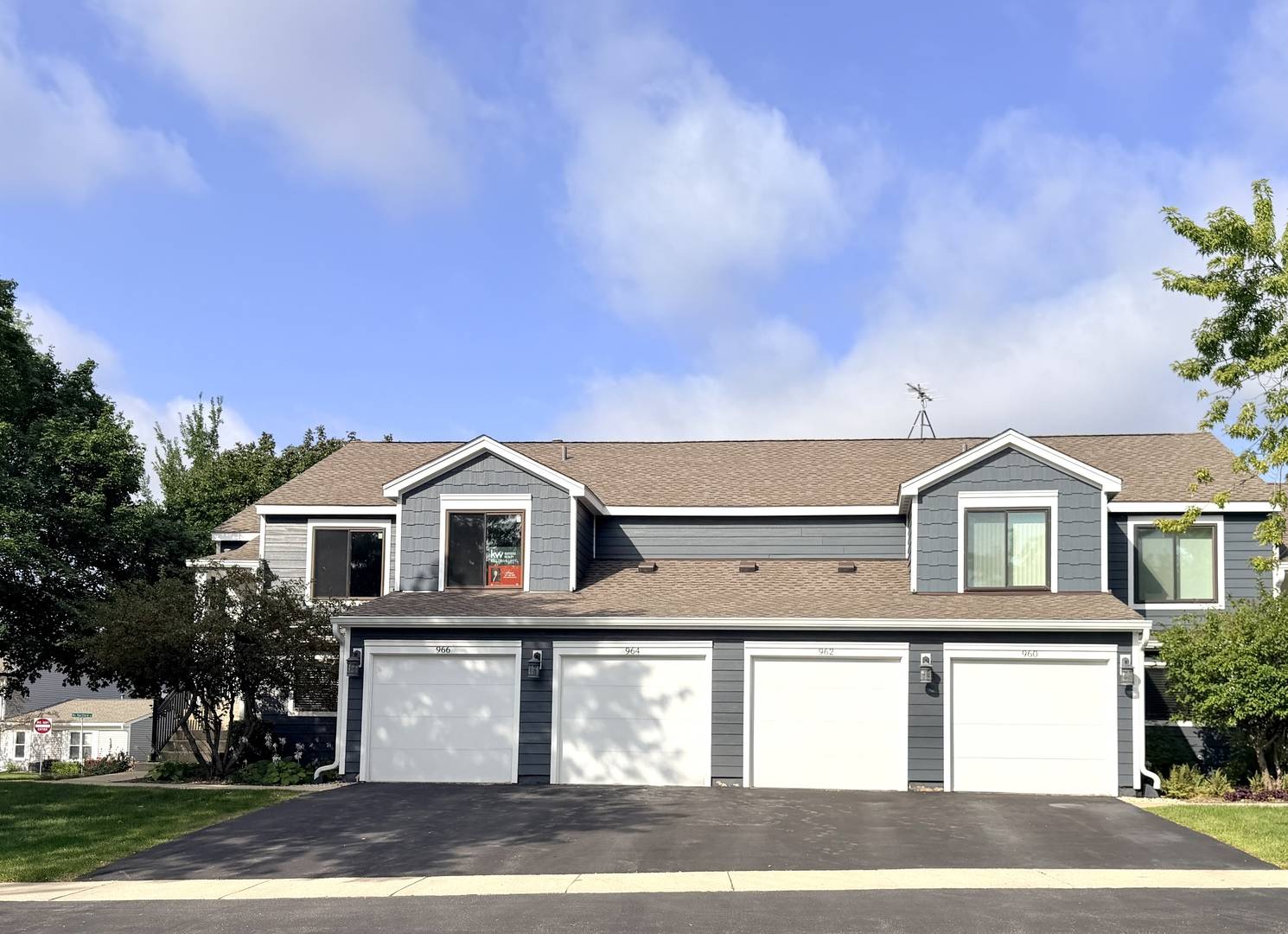 964 Brunswick CIR #-, Schaumburg, IL 60193