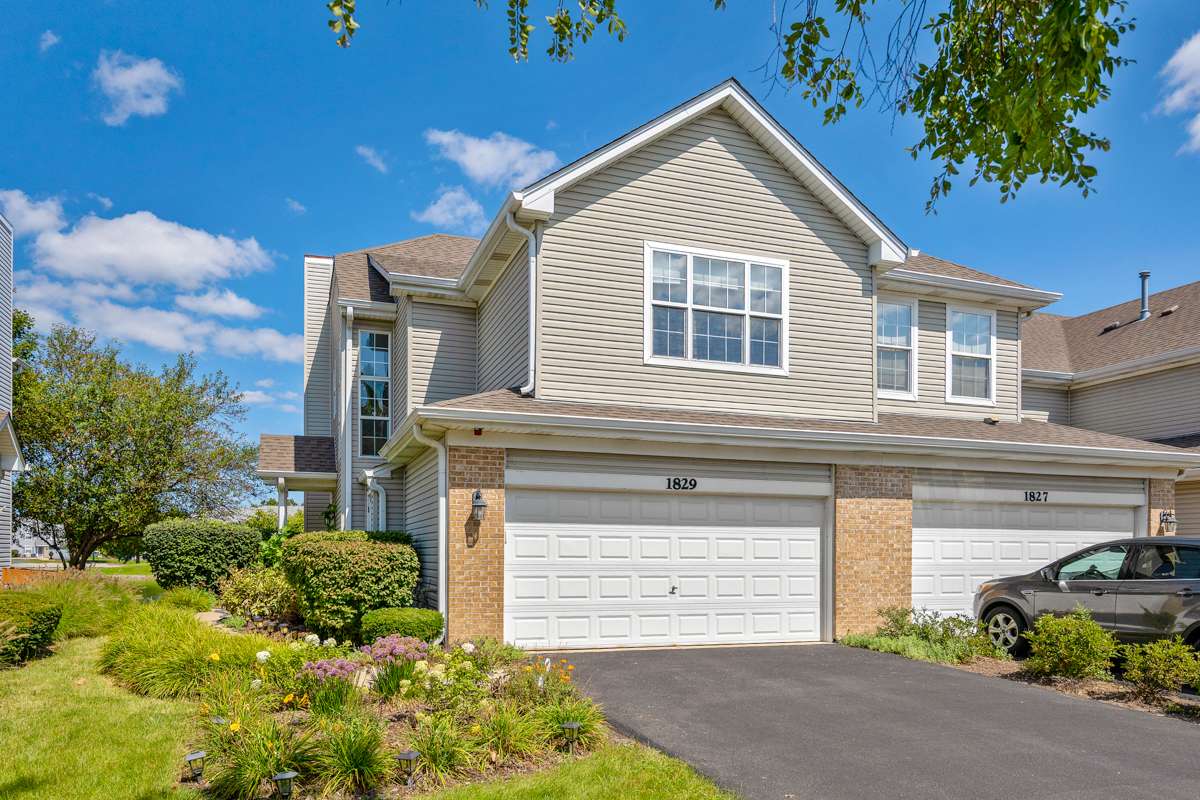 1829 Golden Gate LN, Naperville, IL 60563