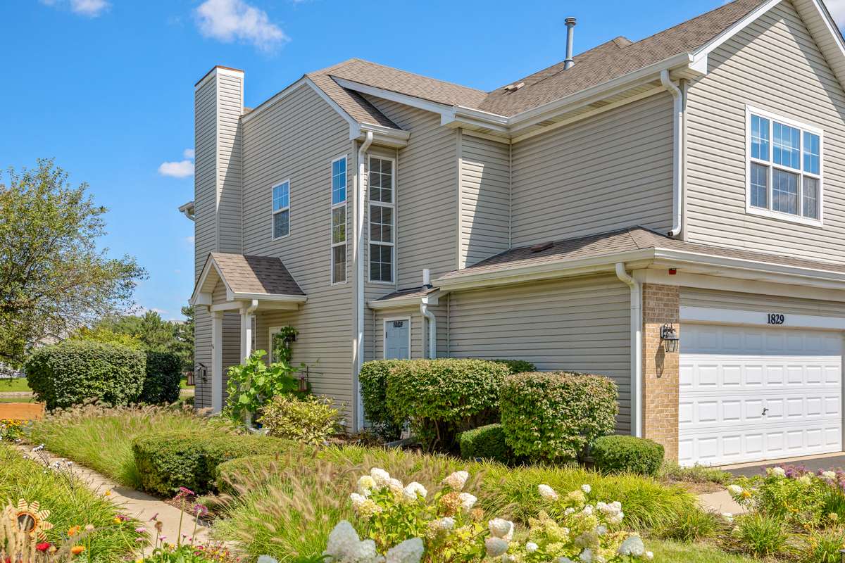 1829 Golden Gate LN, Naperville, IL 60563