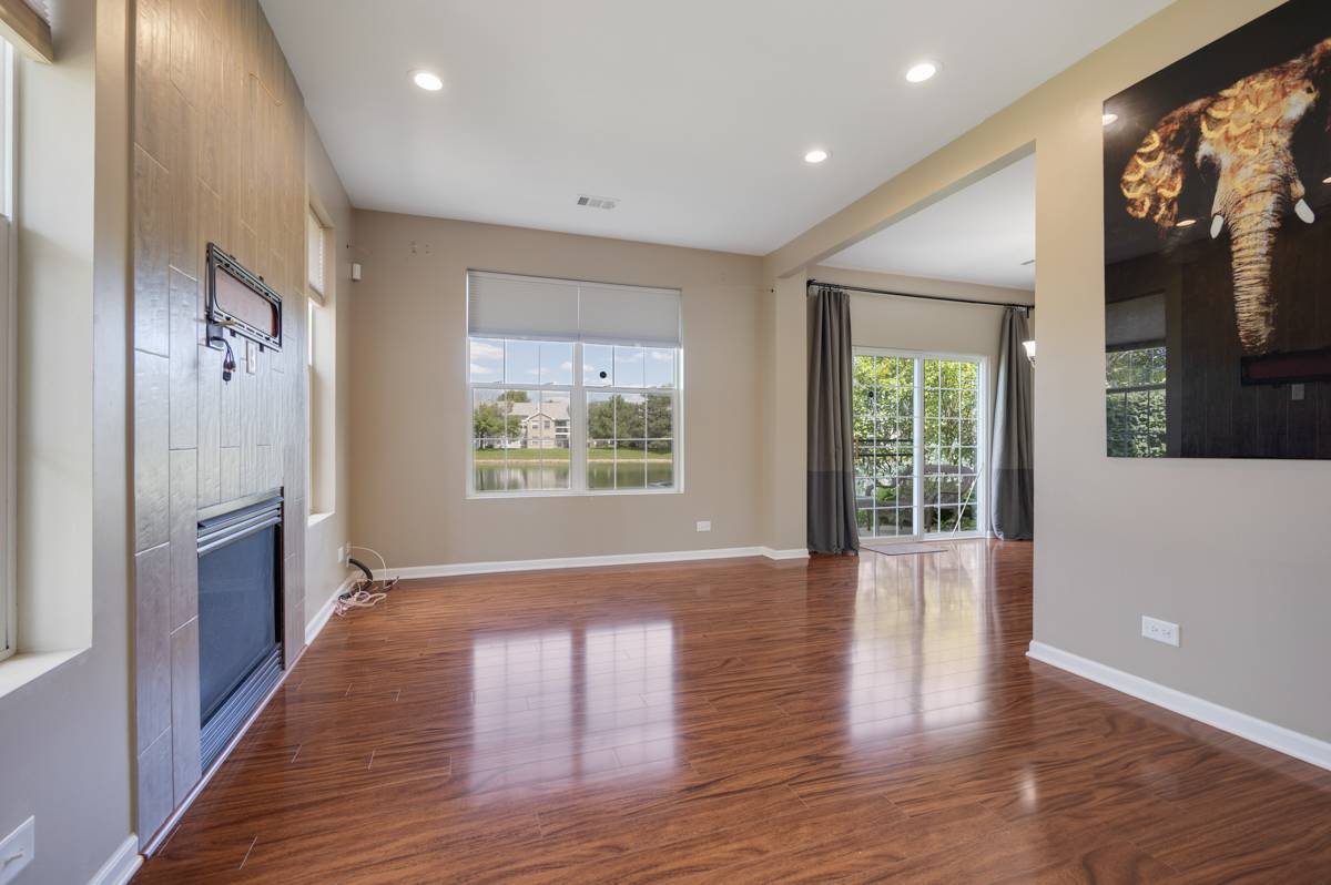1829 Golden Gate LN, Naperville, IL 60563