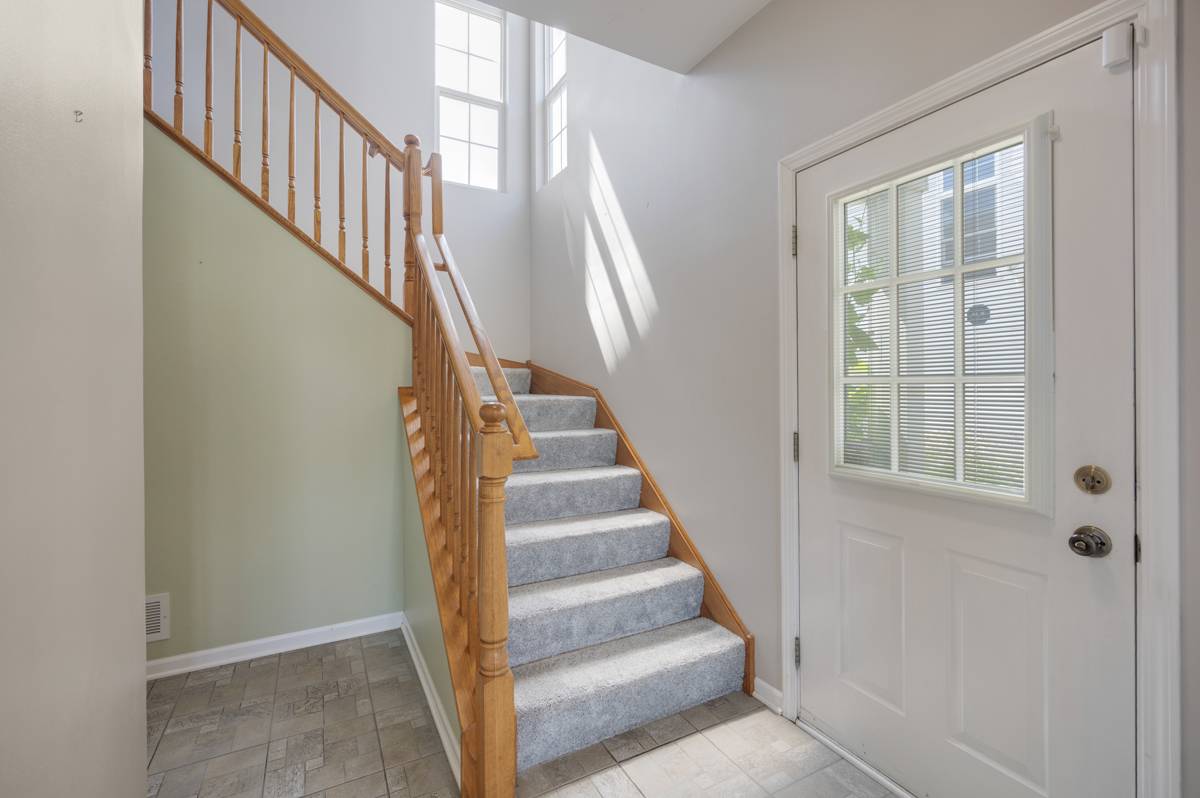 1829 Golden Gate LN, Naperville, IL 60563
