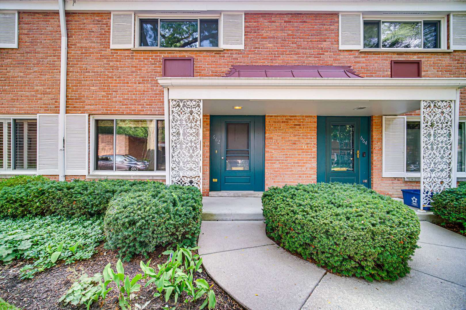 662 Carriage Hill DR, Glenview, IL 60025