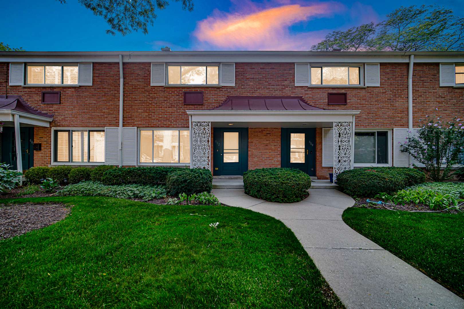 662 Carriage Hill DR, Glenview, IL 60025