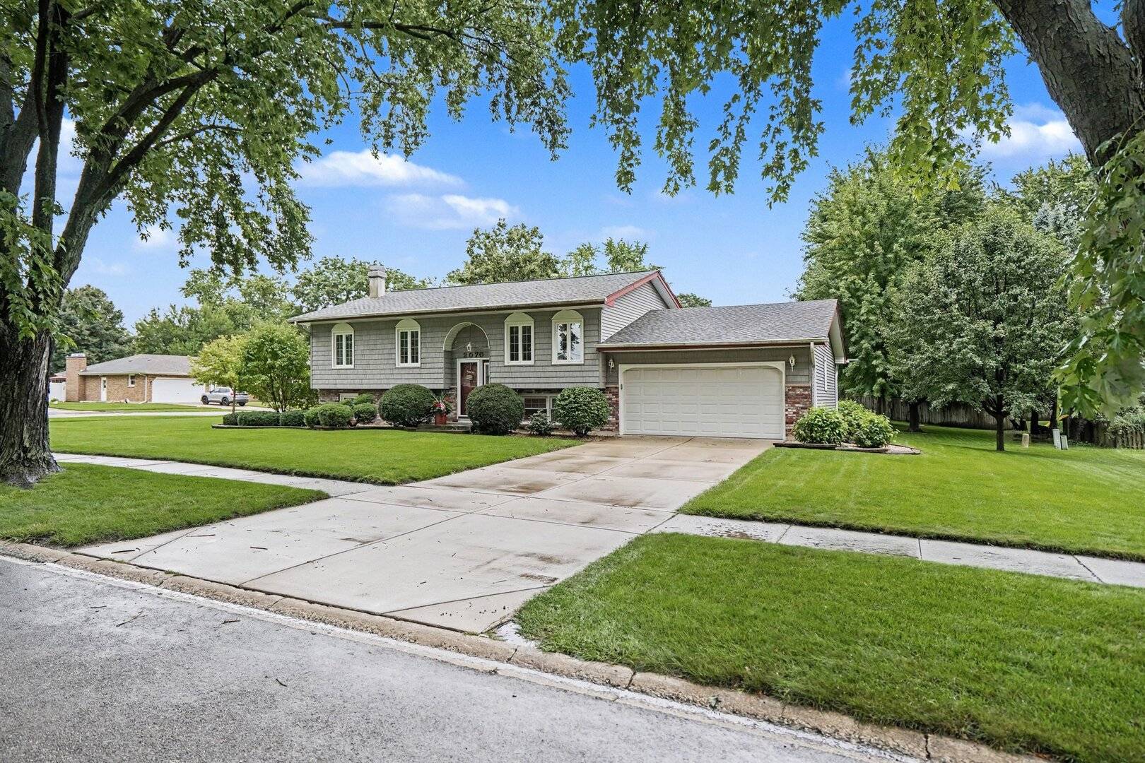 2070 Sapphire LN, Aurora, IL 60506