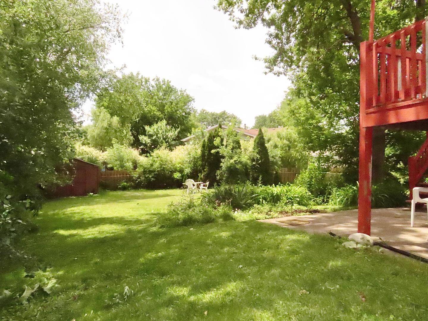 36 Red Haw LN, Lake Zurich, IL 60047