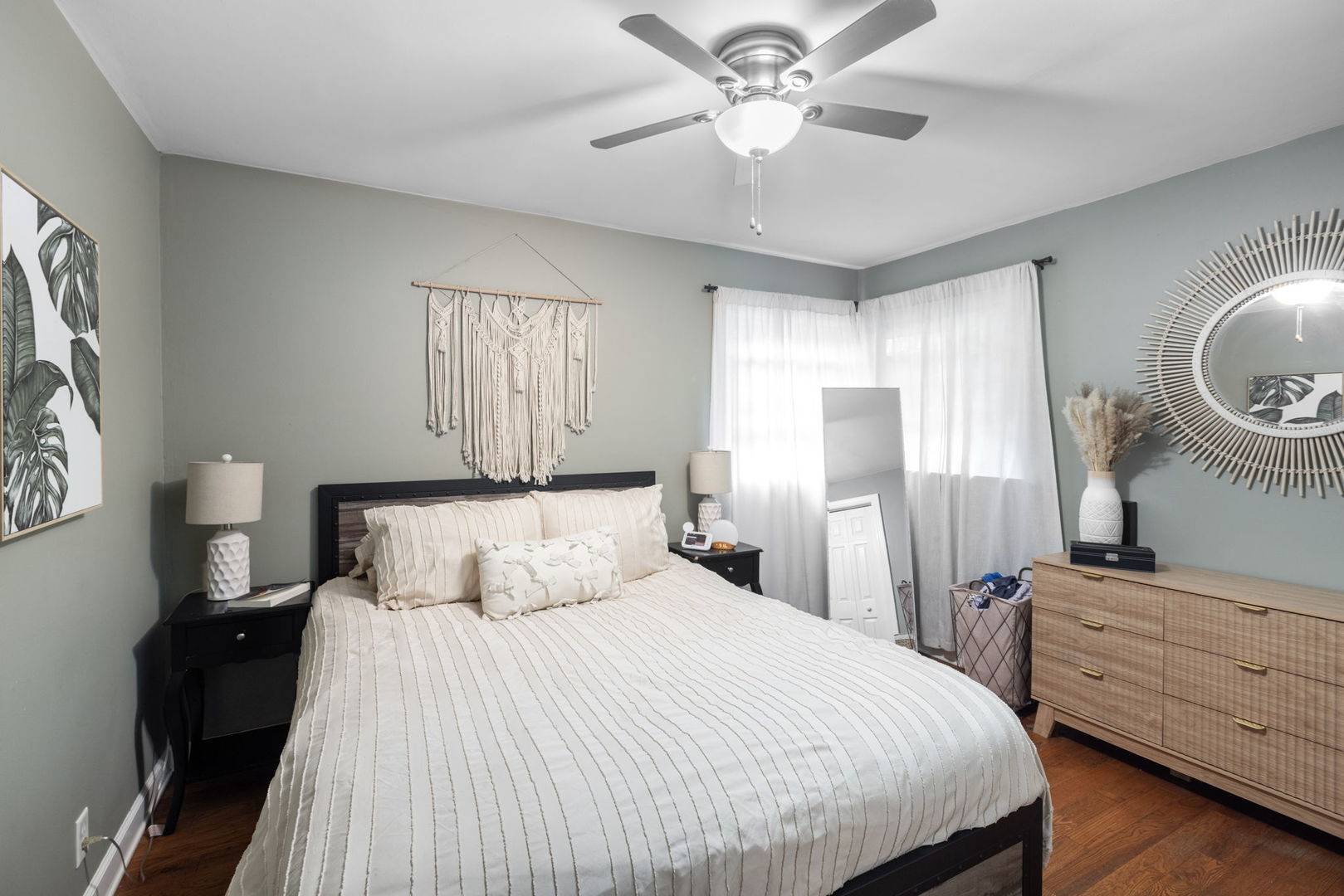 9 Grant AVE, Lake In The Hills, IL 60156