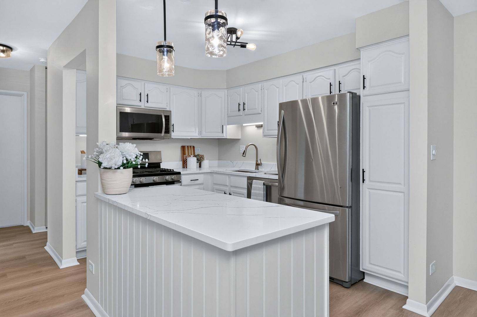 7353 Blackburn AVE #K106, Downers Grove, IL 60516