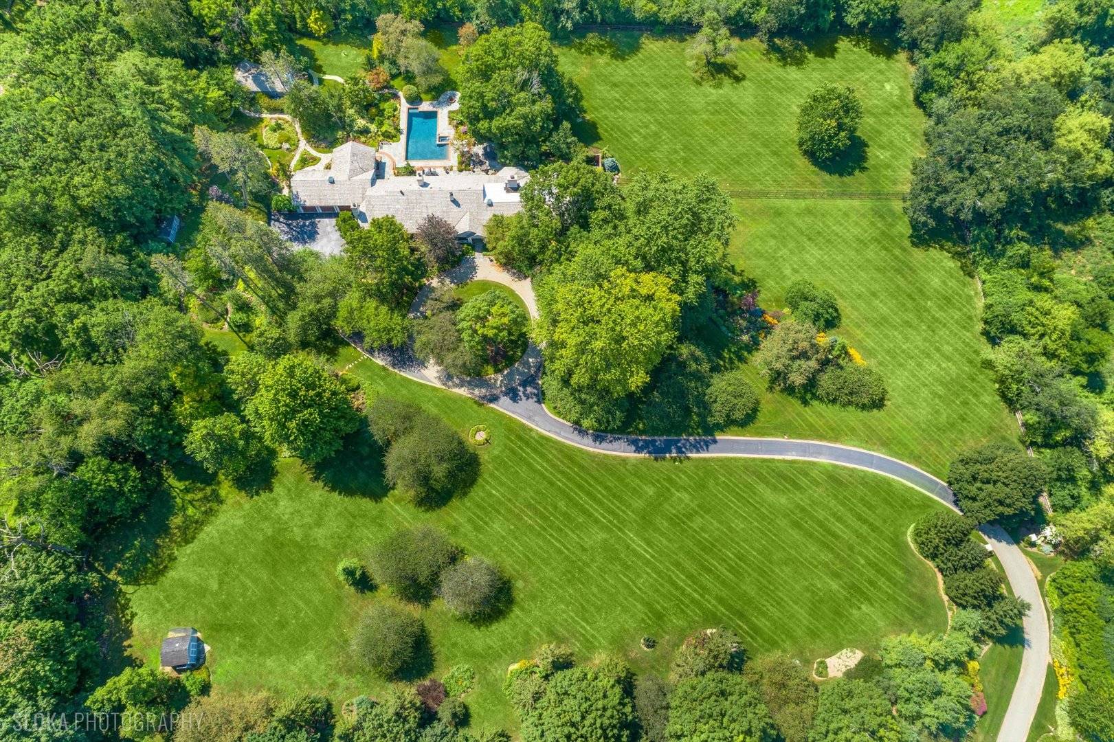 373 W County Line RD, Barrington Hills, IL 60010