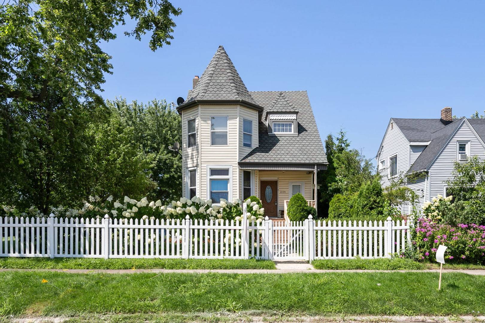 2134 Grove AVE, North Chicago, IL 60064