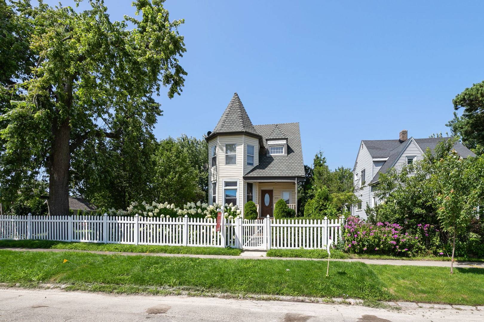 2134 Grove AVE, North Chicago, IL 60064