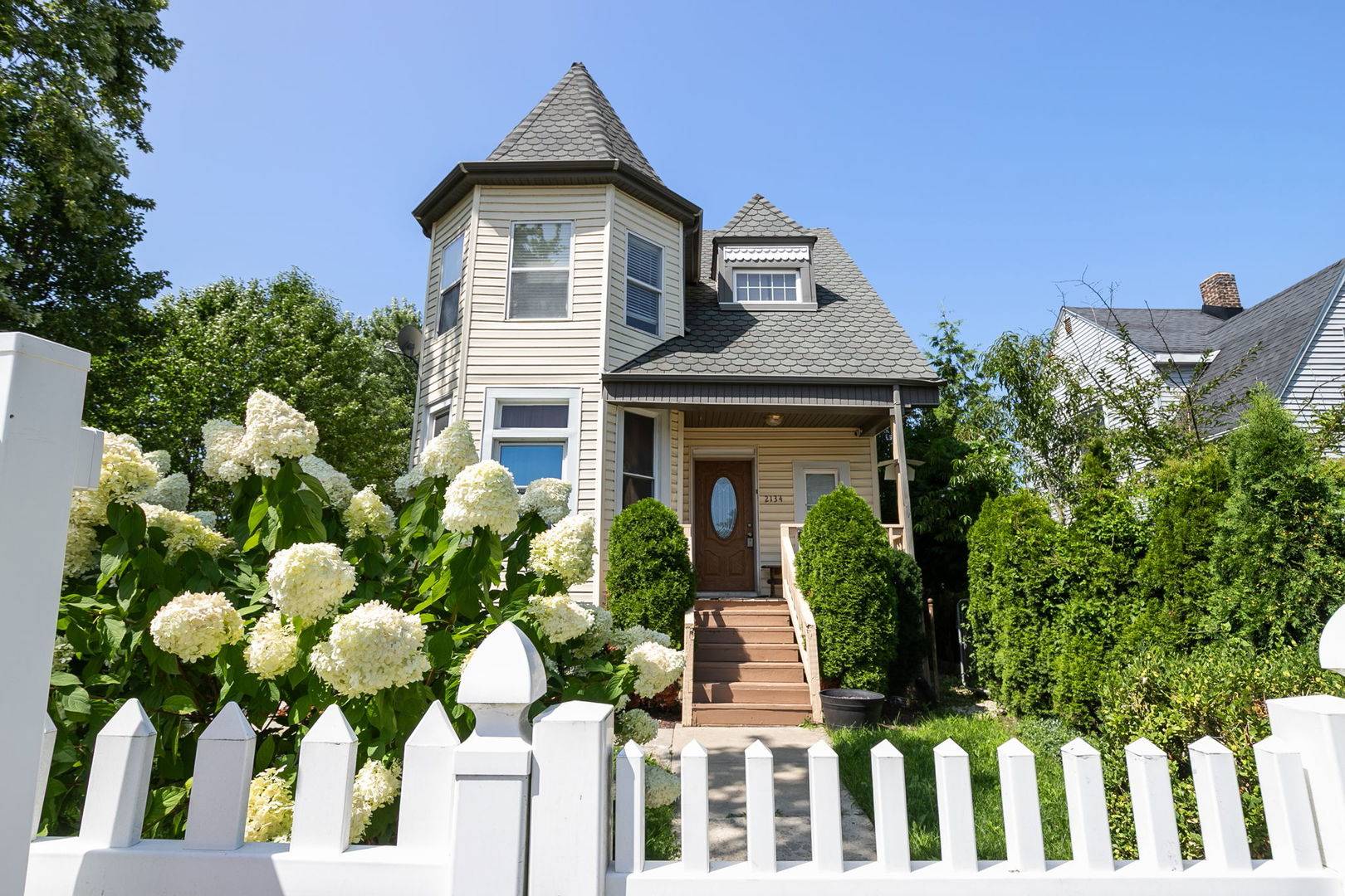 2134 Grove AVE, North Chicago, IL 60064